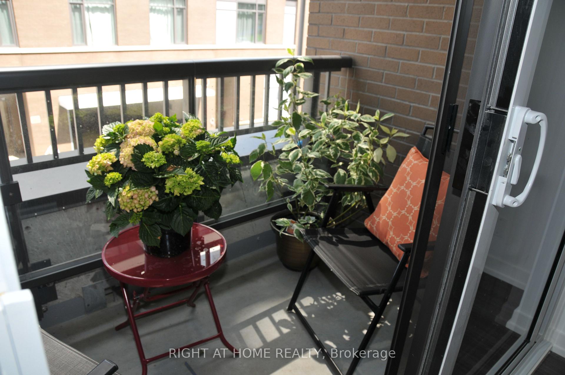 Photo 9 of Unit 221, 8 Beverley Glen Boulevard, Vaughan, Beverley Glen — HOMEH