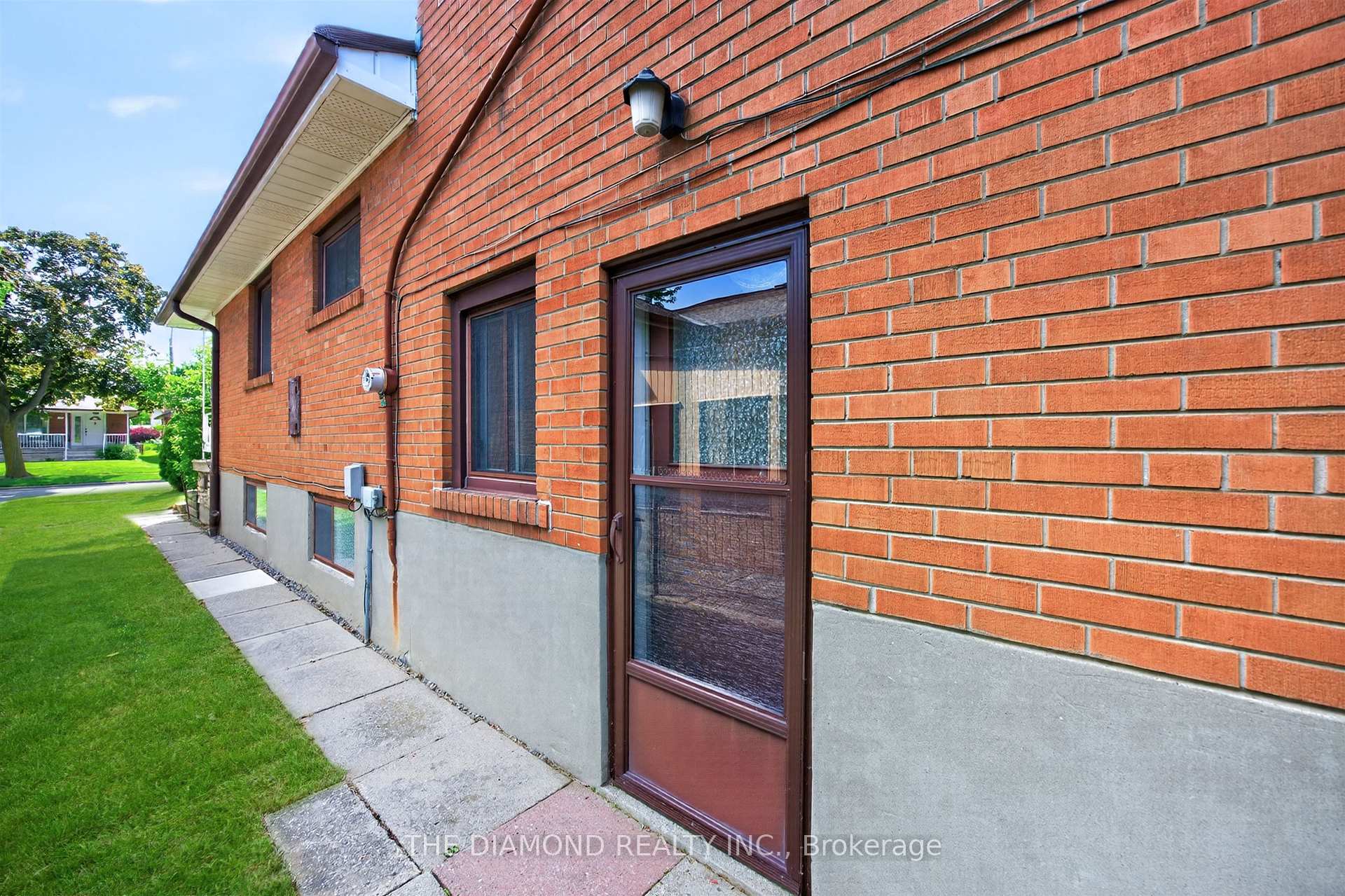 Photo 5 of 11 Swordbill Drive, Etobicoke, Edenbridge-Humber Valley — HOMEH
