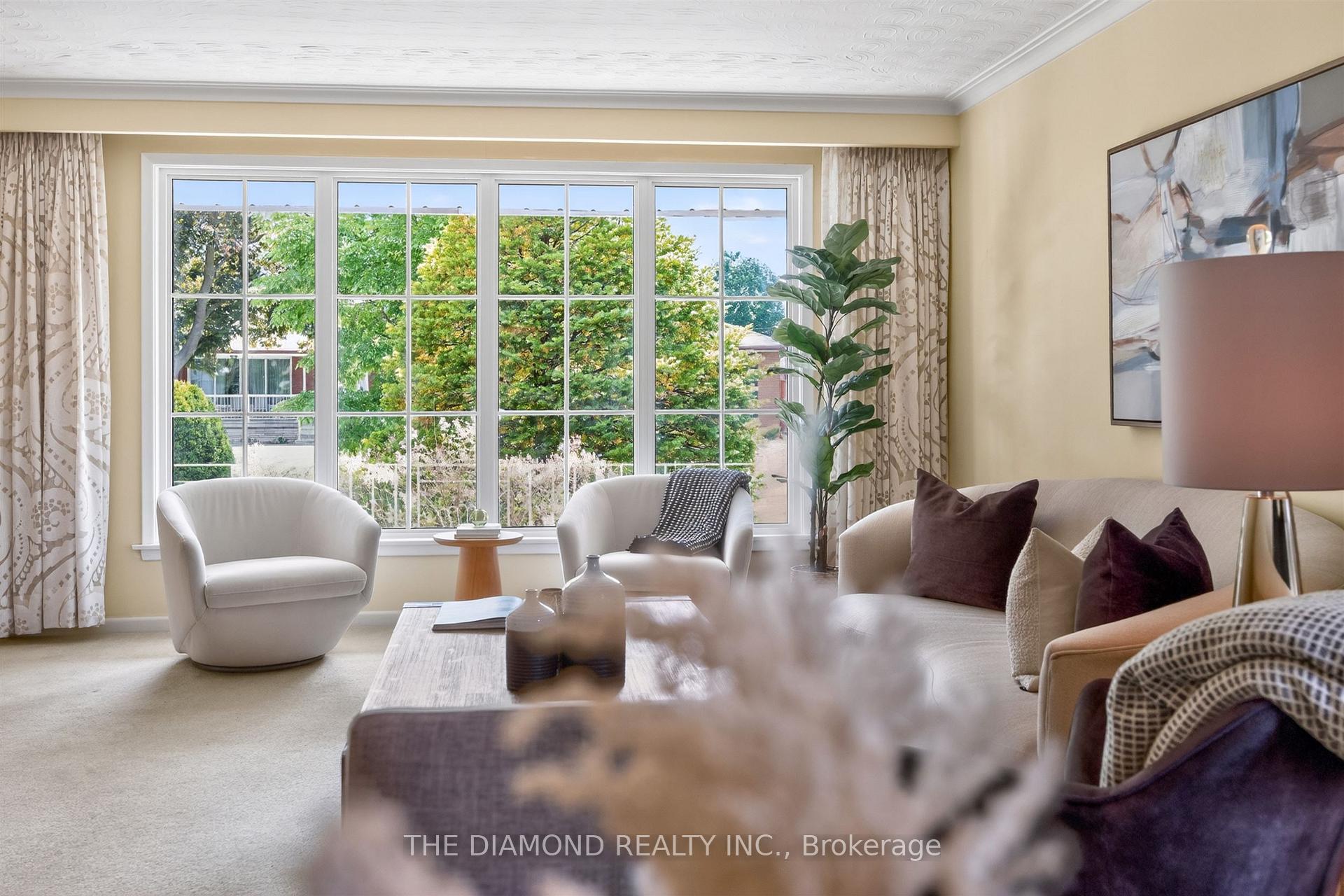 Photo 9 of 11 Swordbill Drive, Etobicoke, Edenbridge-Humber Valley — HOMEH