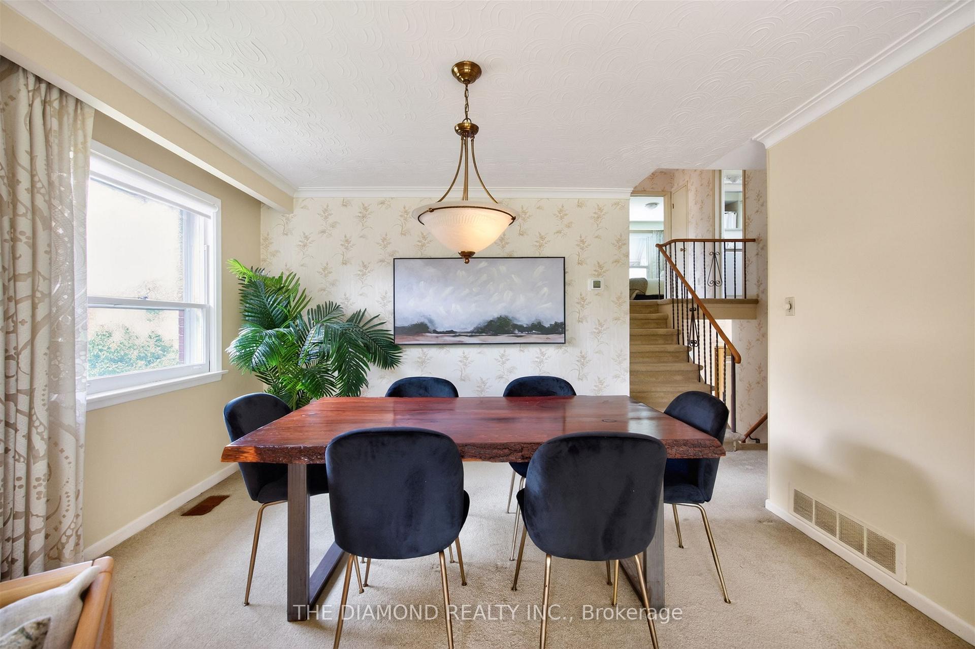 Photo 10 of 11 Swordbill Drive, Etobicoke, Edenbridge-Humber Valley — HOMEH