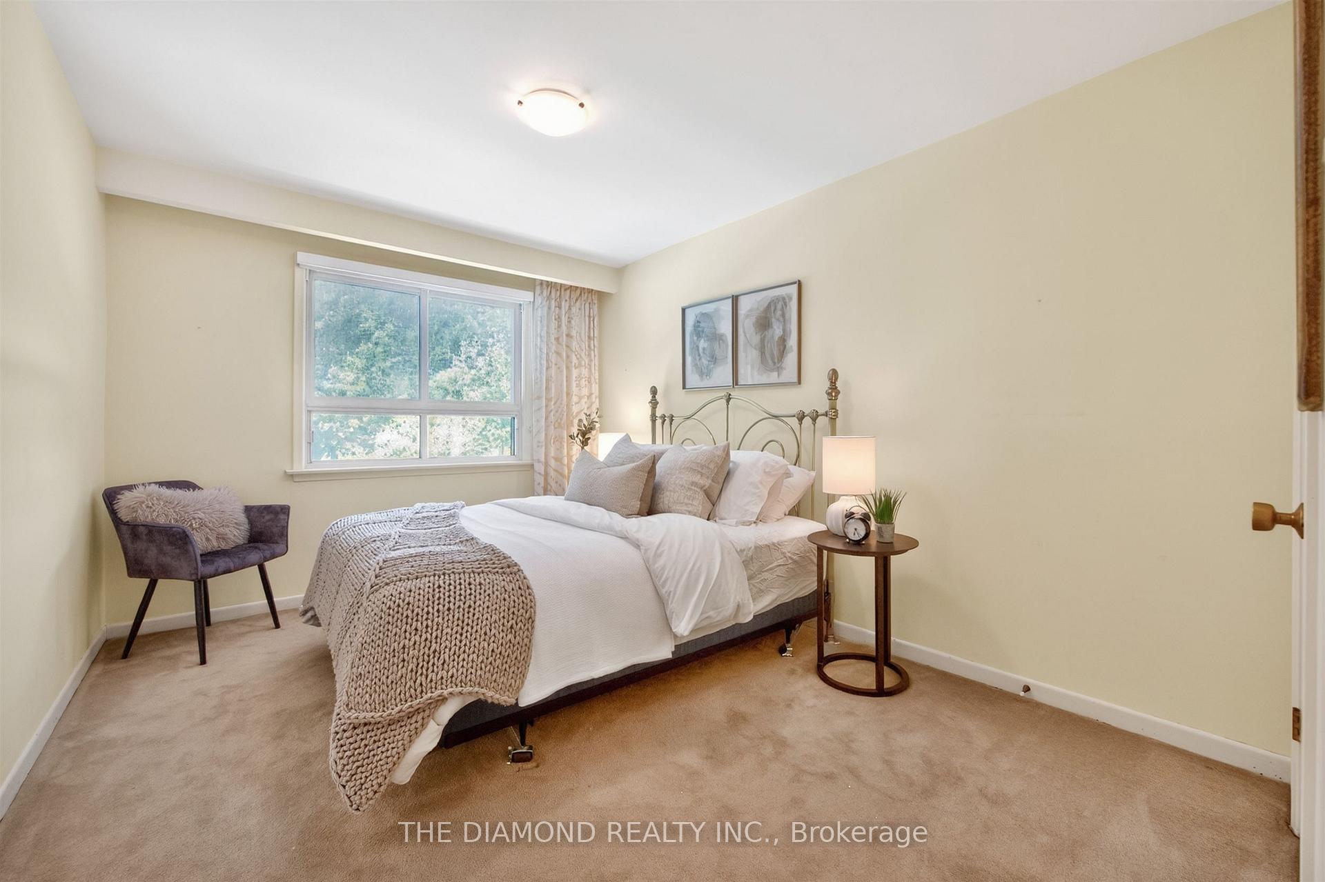 Photo 13 of 11 Swordbill Drive, Etobicoke, Edenbridge-Humber Valley — HOMEH