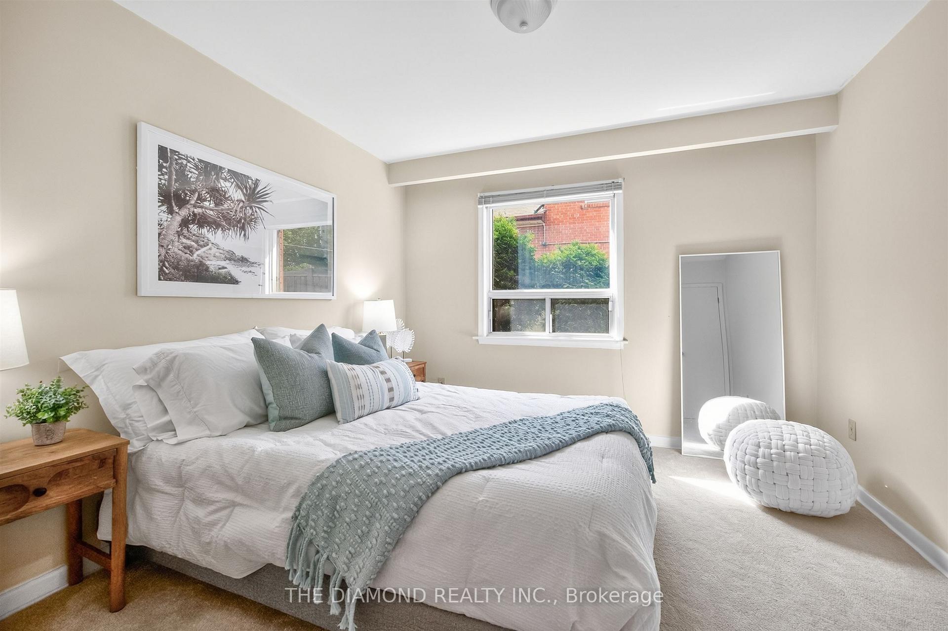 Photo 15 of 11 Swordbill Drive, Etobicoke, Edenbridge-Humber Valley — HOMEH