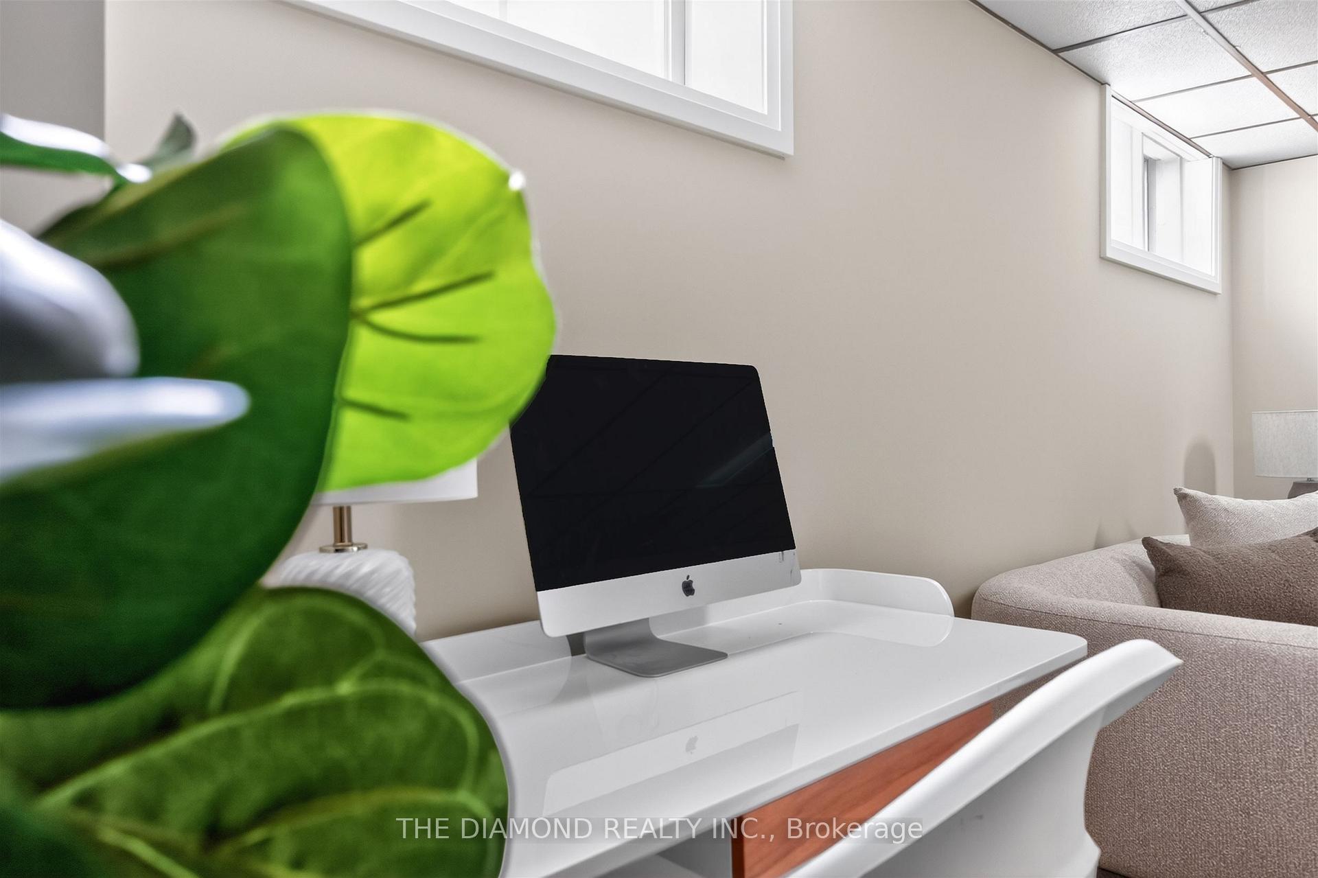 Photo 28 of 11 Swordbill Drive, Etobicoke, Edenbridge-Humber Valley — HOMEH