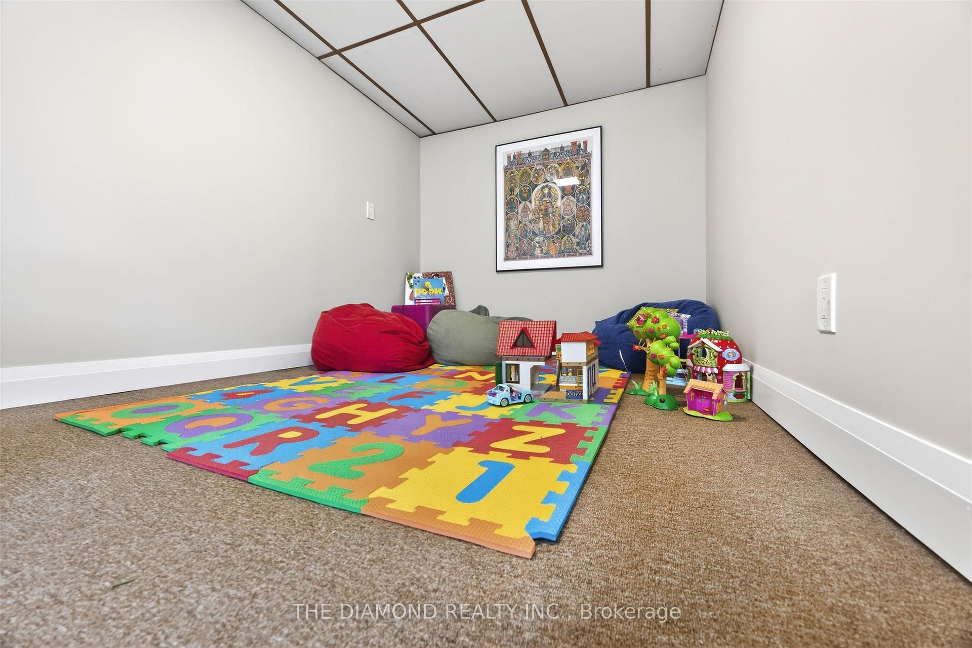 Photo 30 of 11 Swordbill Drive, Etobicoke, Edenbridge-Humber Valley — HOMEH
