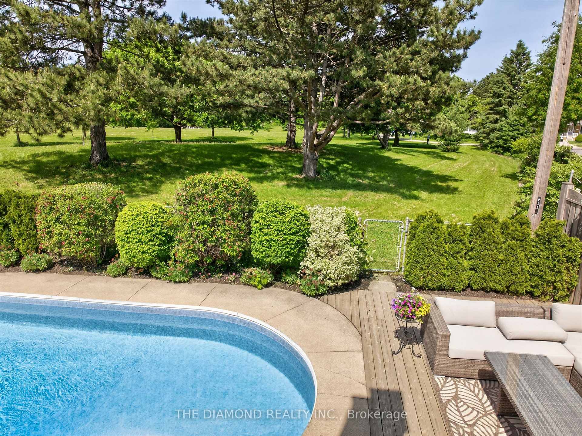 Photo 31 of 11 Swordbill Drive, Etobicoke, Edenbridge-Humber Valley — HOMEH