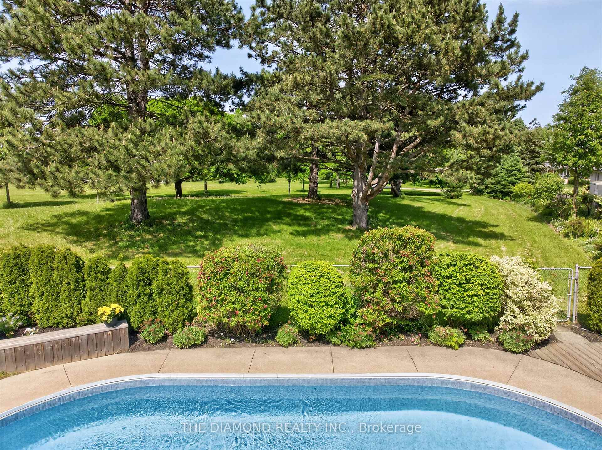 Photo 32 of 11 Swordbill Drive, Etobicoke, Edenbridge-Humber Valley — HOMEH
