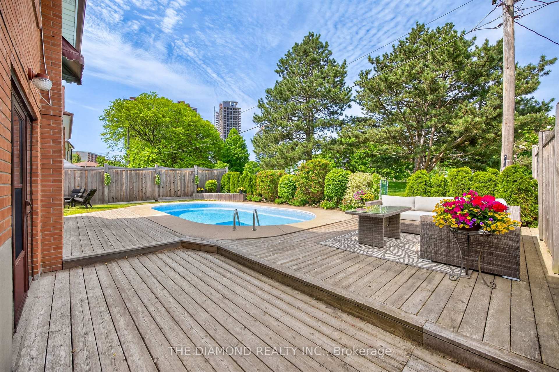 Photo 34 of 11 Swordbill Drive, Etobicoke, Edenbridge-Humber Valley — HOMEH