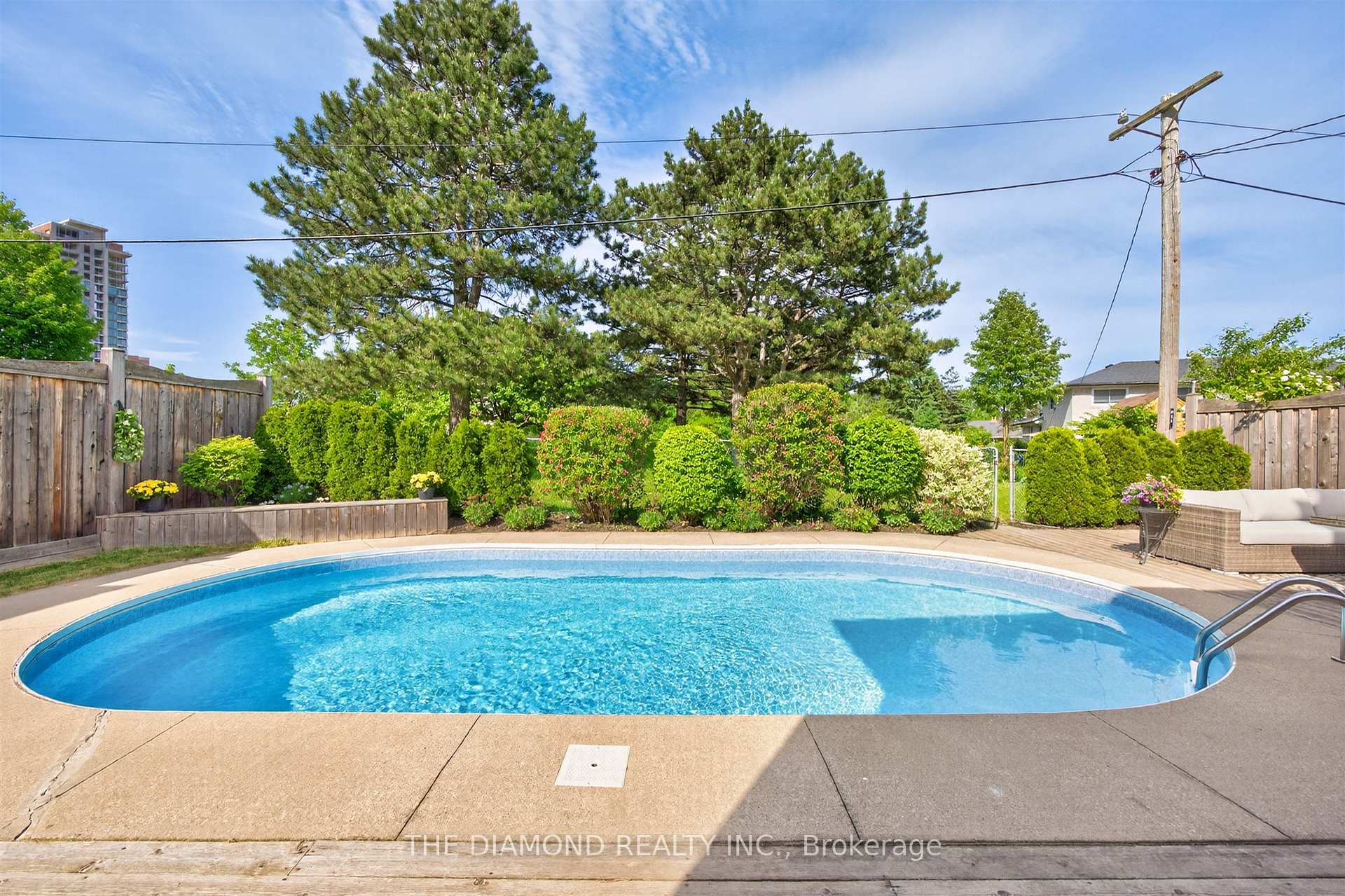 Photo 36 of 11 Swordbill Drive, Etobicoke, Edenbridge-Humber Valley — HOMEH