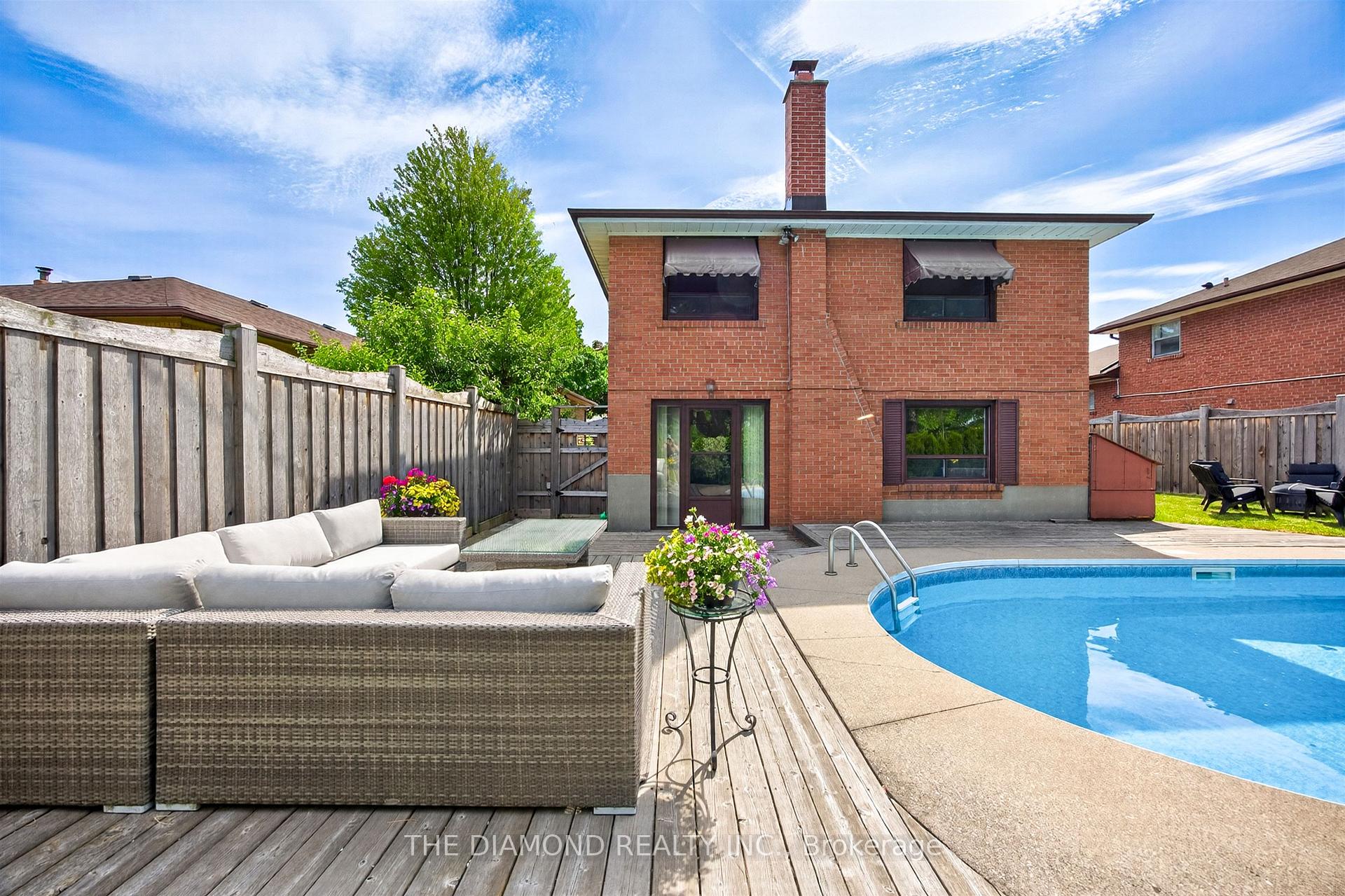Photo 37 of 11 Swordbill Drive, Etobicoke, Edenbridge-Humber Valley — HOMEH