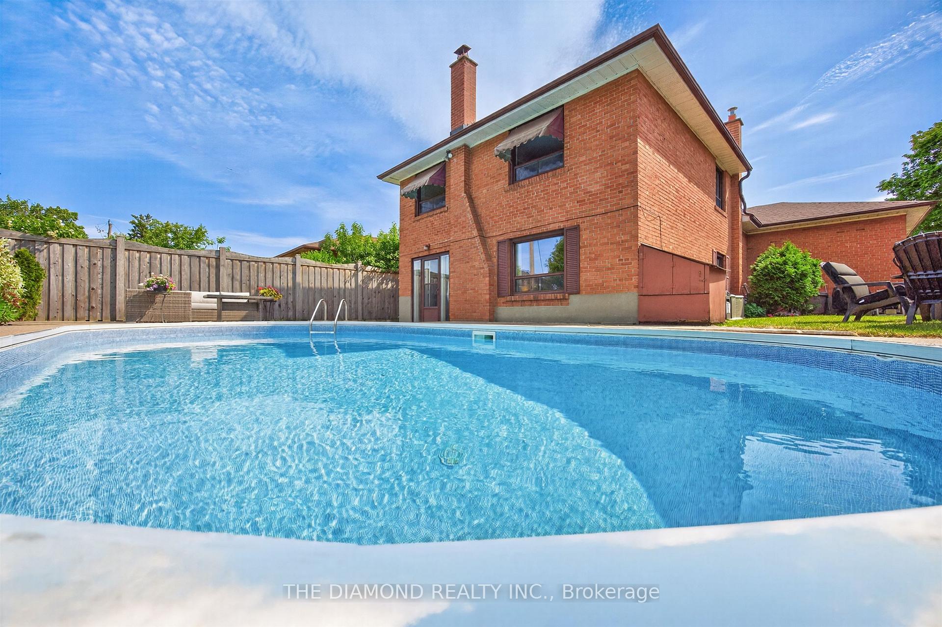 Photo 39 of 11 Swordbill Drive, Etobicoke, Edenbridge-Humber Valley — HOMEH