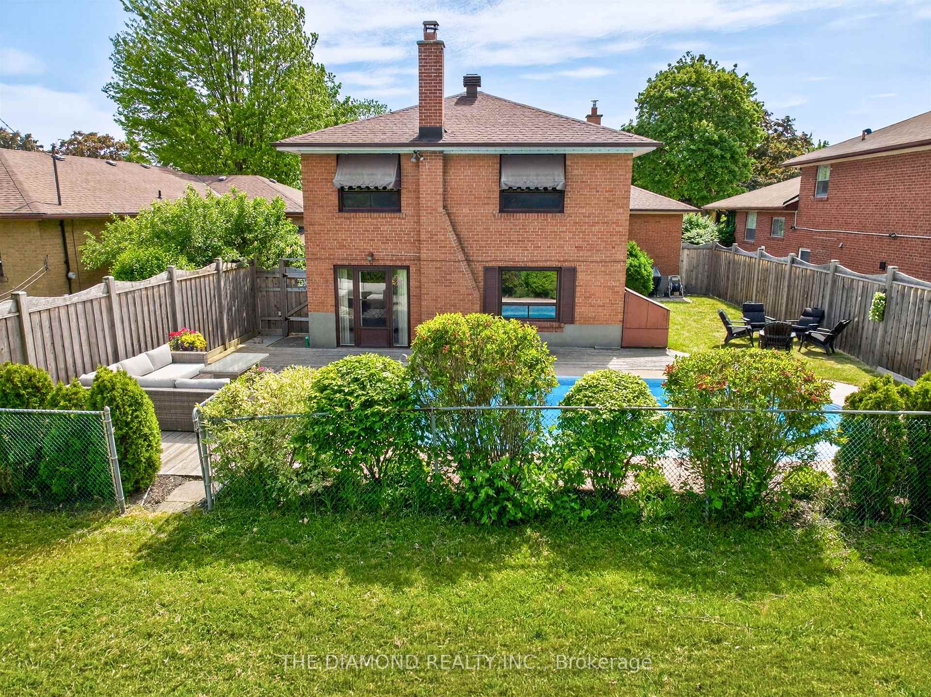 Photo 41 of 11 Swordbill Drive, Etobicoke, Edenbridge-Humber Valley — HOMEH
