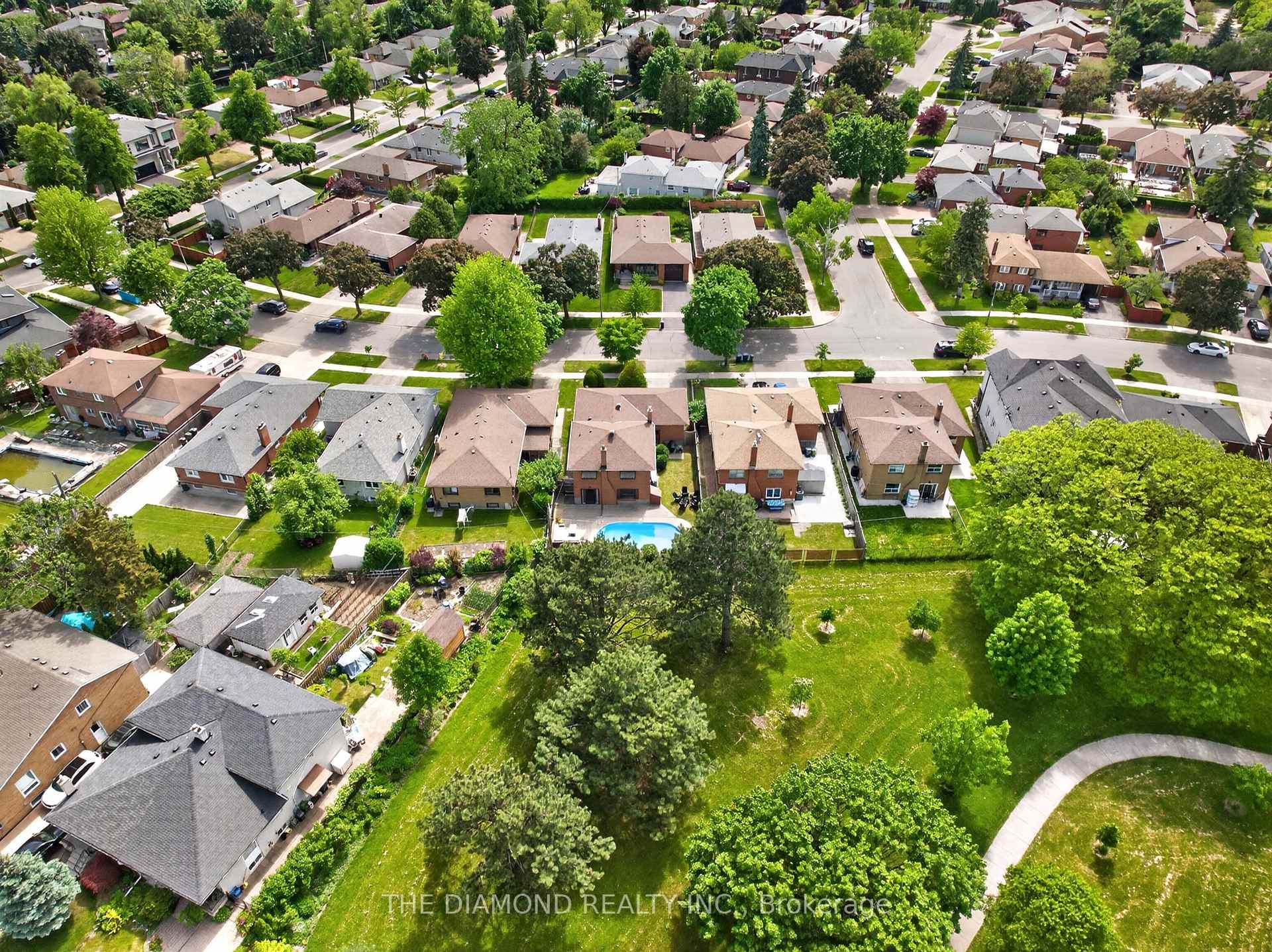 Photo 44 of 11 Swordbill Drive, Etobicoke, Edenbridge-Humber Valley — HOMEH
