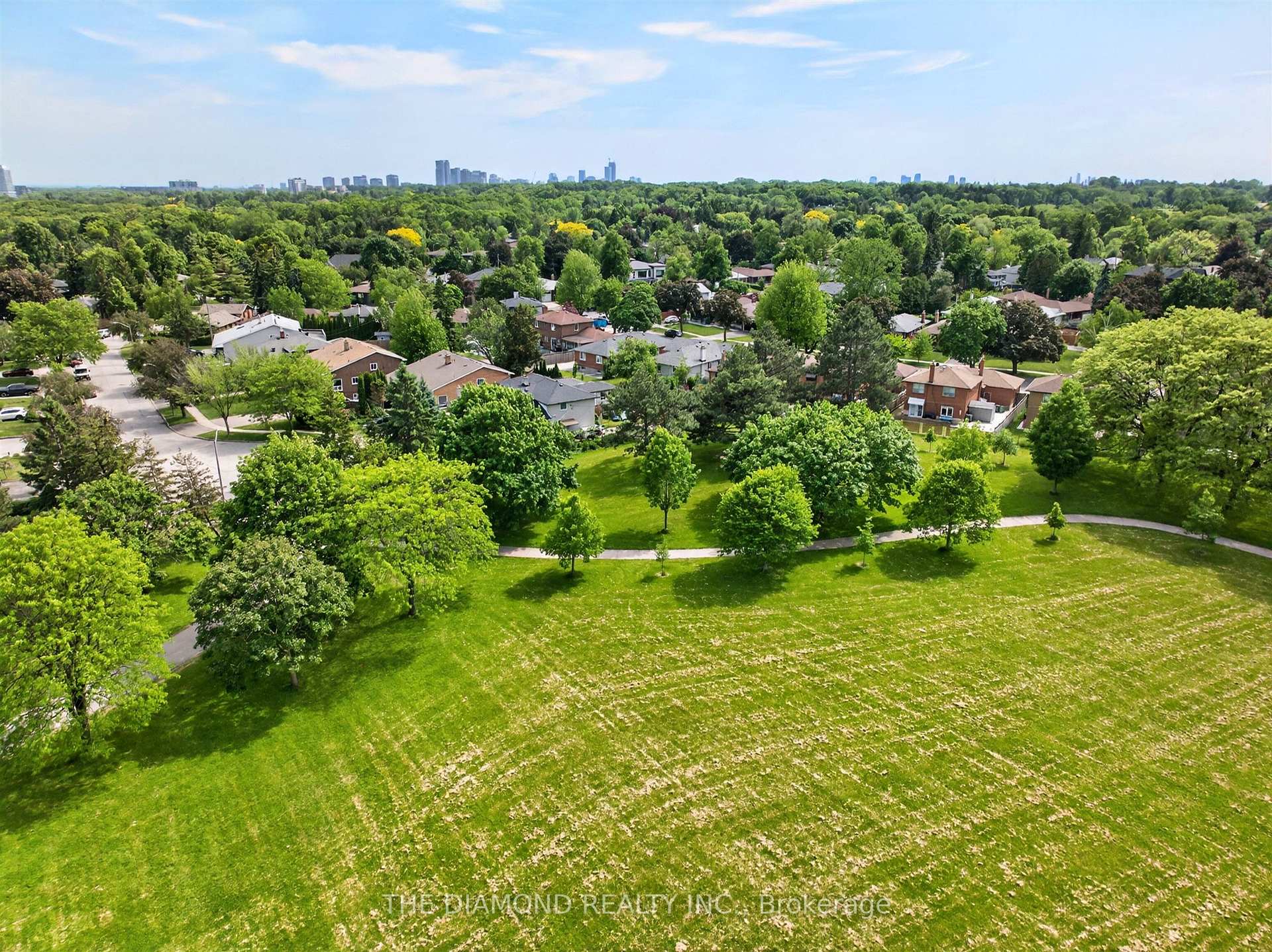 Photo 46 of 11 Swordbill Drive, Etobicoke, Edenbridge-Humber Valley — HOMEH