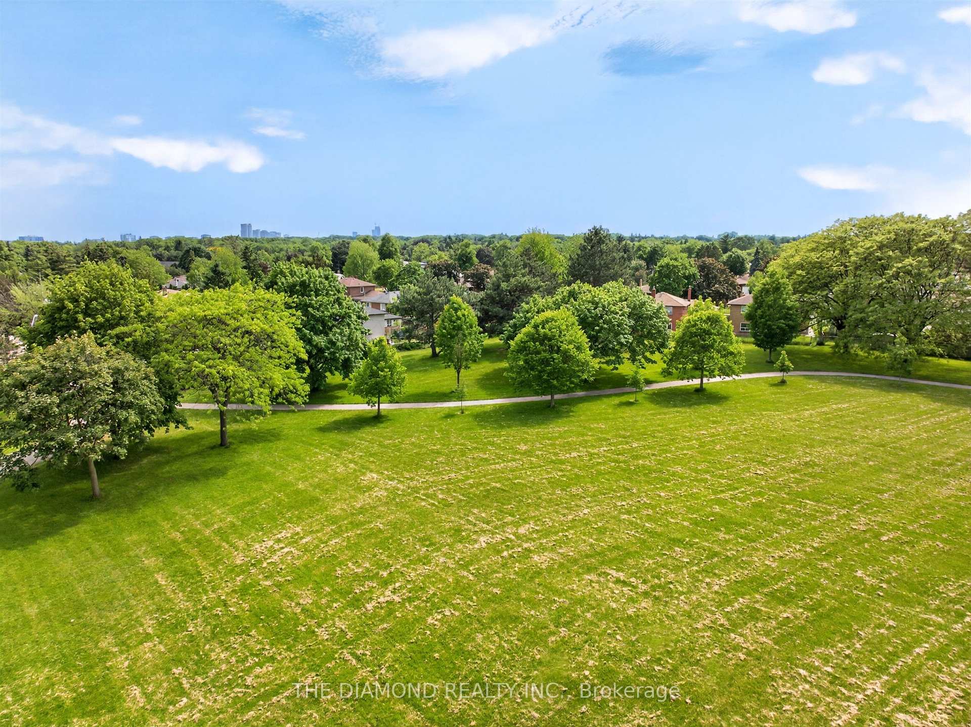 Photo 47 of 11 Swordbill Drive, Etobicoke, Edenbridge-Humber Valley — HOMEH