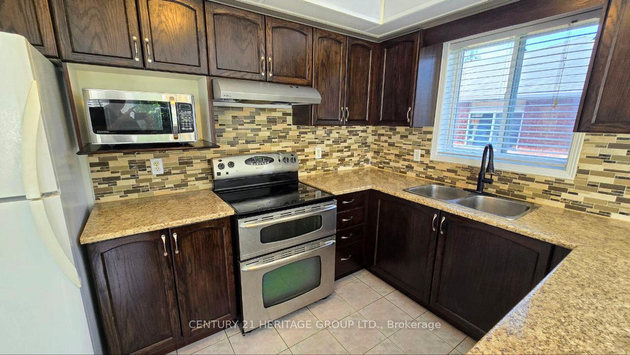 Photo 6 of 482 Ferndale Drive N, Barrie, Northwest — HOMEH