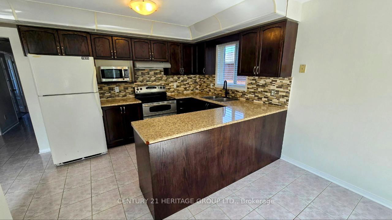 Photo 8 of 482 Ferndale Drive N, Barrie, Northwest — HOMEH