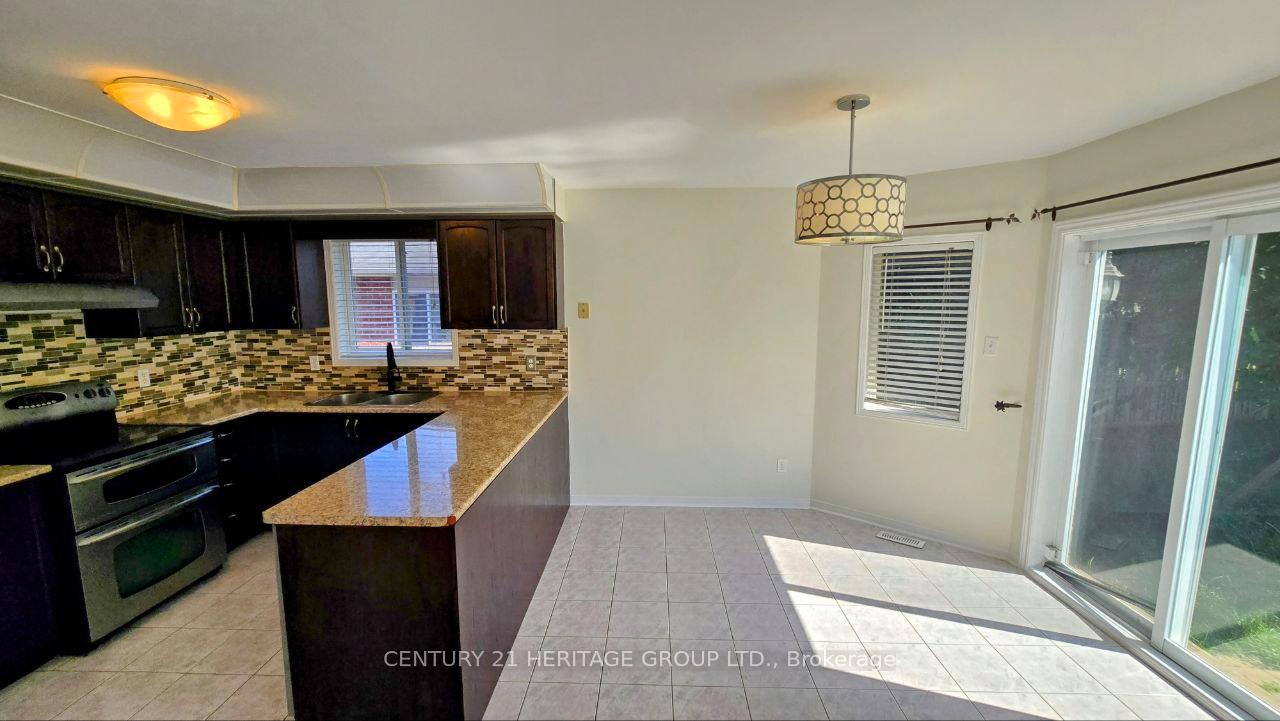Photo 10 of 482 Ferndale Drive N, Barrie, Northwest — HOMEH