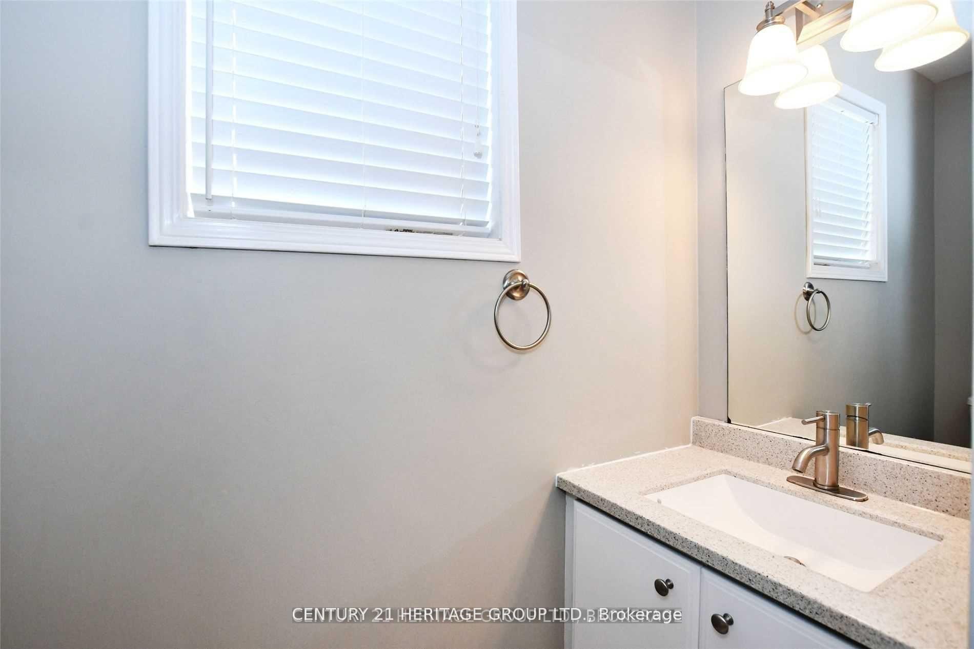 Photo 16 of 482 Ferndale Drive N, Barrie, Northwest — HOMEH