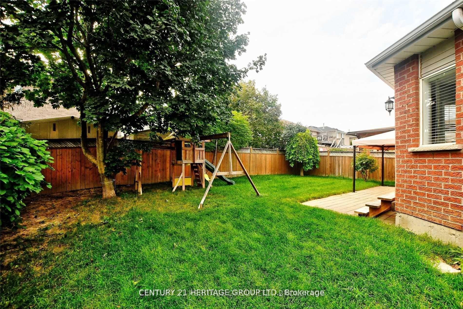 Photo 21 of 482 Ferndale Drive N, Barrie, Northwest — HOMEH