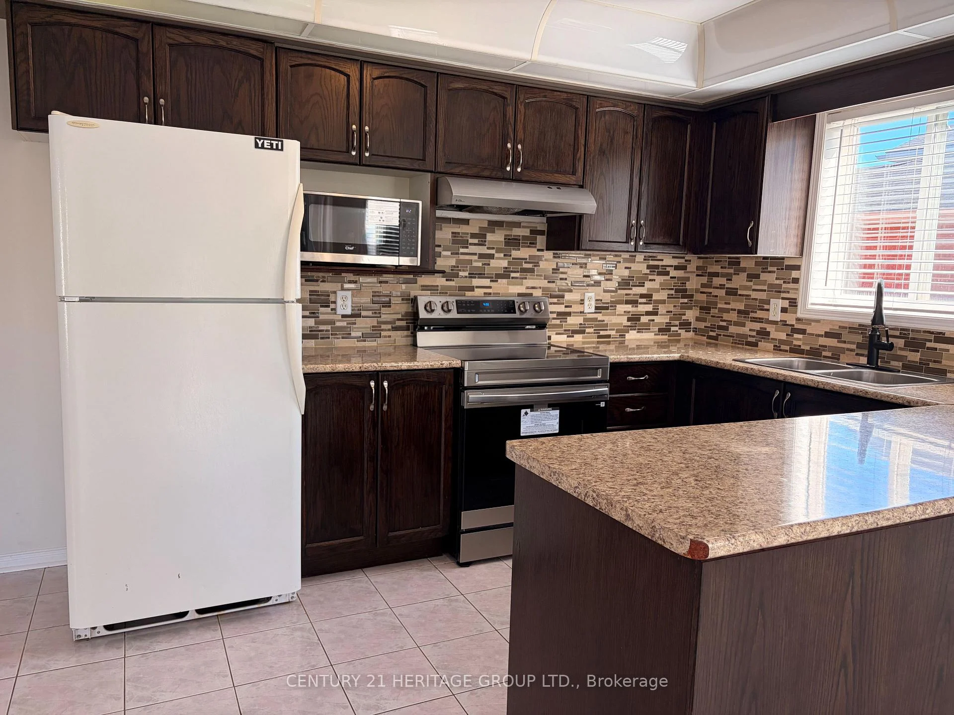 Photo 7 of 482 Ferndale Drive N, Barrie, Northwest — HOMEH