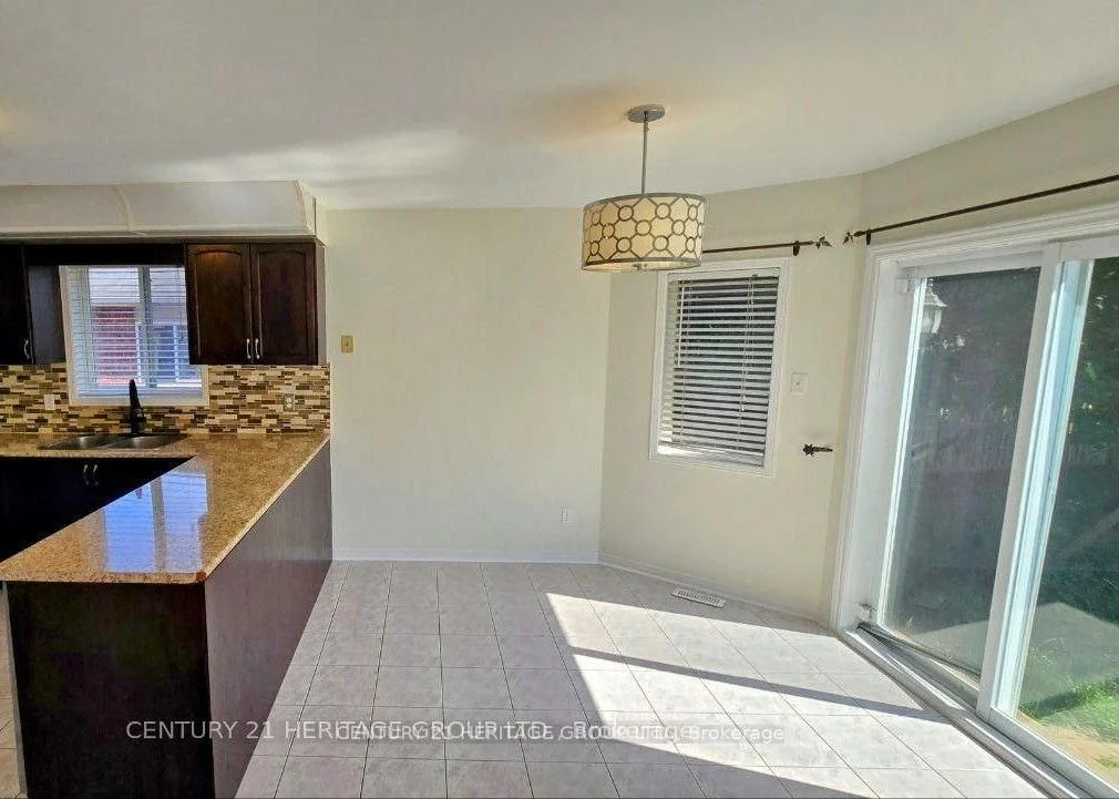 Photo 11 of 482 Ferndale Drive N, Barrie, Northwest — HOMEH
