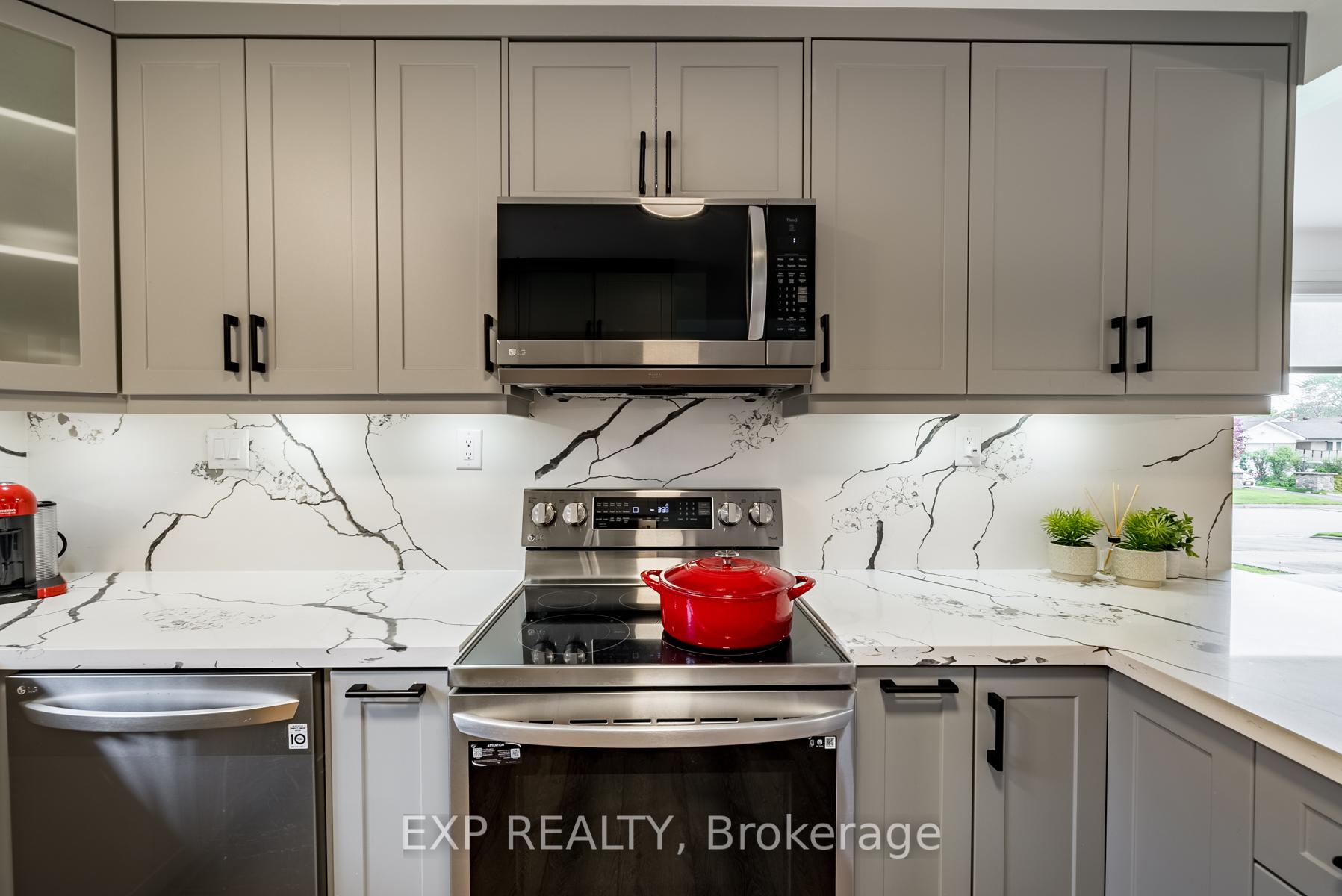 Photo 19 of 870 Modlin Road, Pickering, Bay Ridges — HOMEH