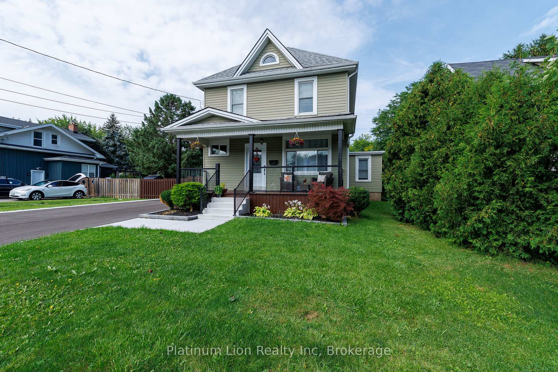 Photo 2 of 11 Fairview Road, Grimsby, Grimsby Beach — HOMEH