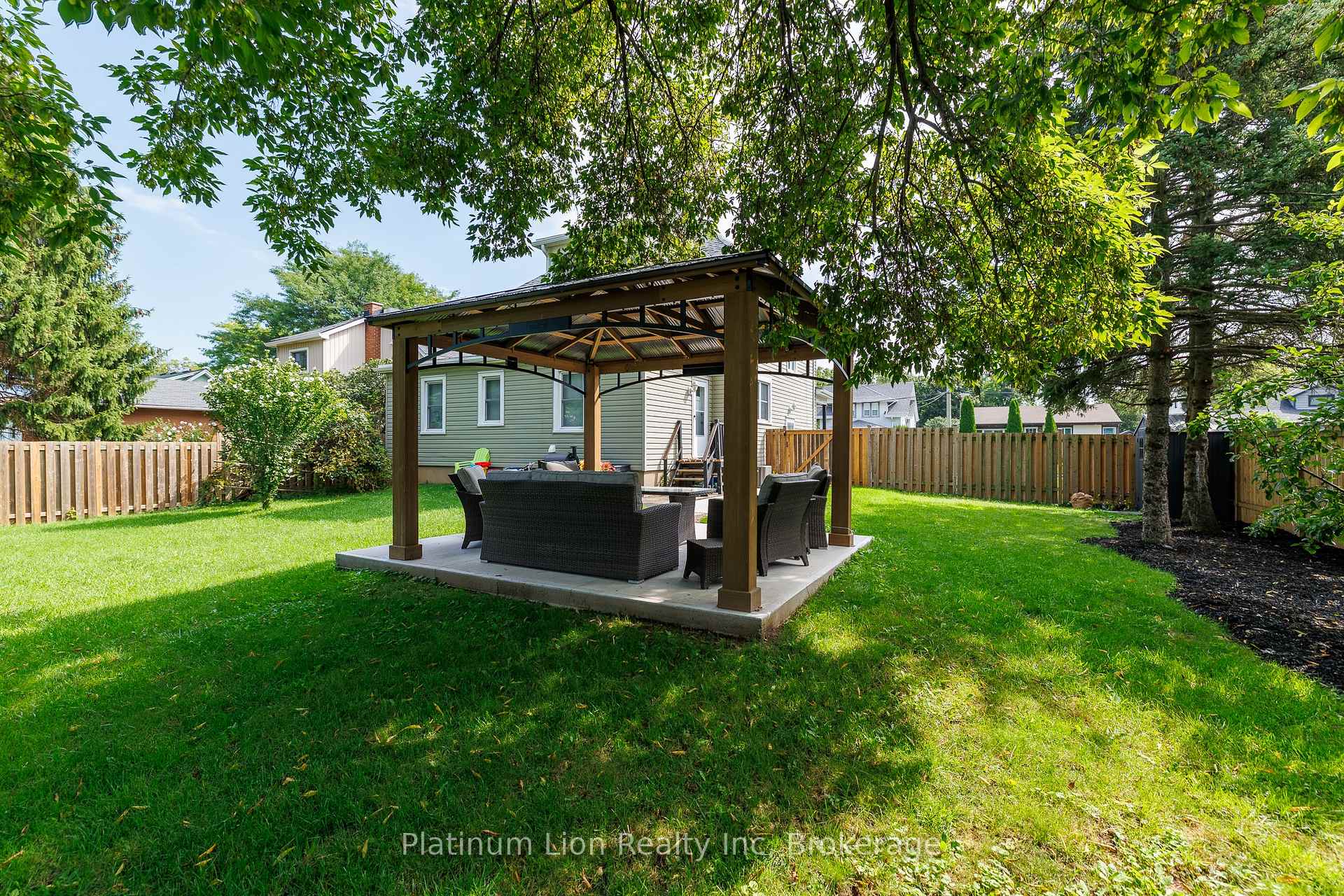 Photo 44 of 11 Fairview Road, Grimsby, Grimsby Beach — HOMEH