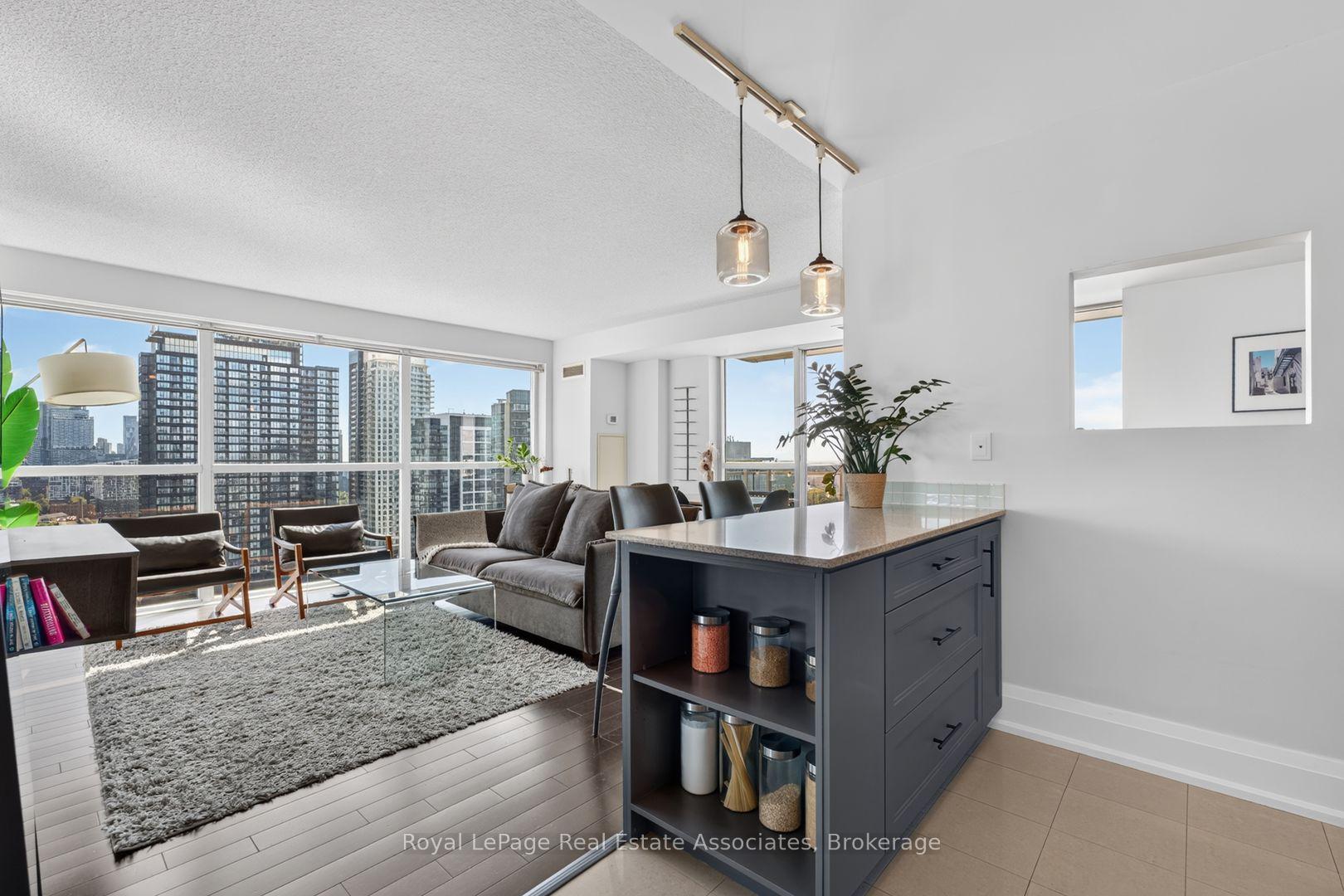Photo 5 of Unit 2210, 80 Western Battery Road, Toronto, Niagara — HOMEH