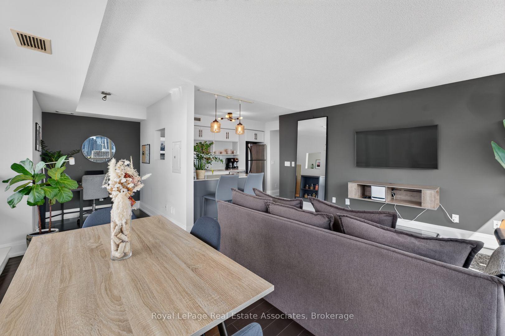 Photo 16 of Unit 2210, 80 Western Battery Road, Toronto, Niagara — HOMEH