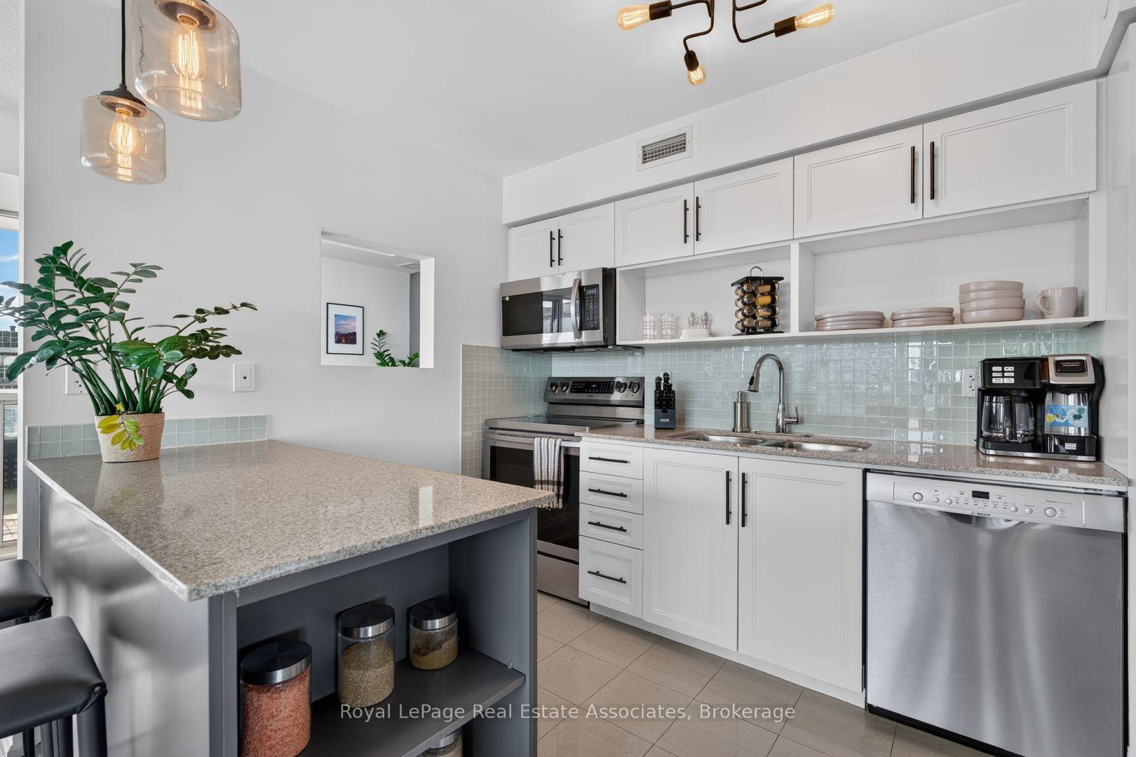 Photo 9 of Unit 2210, 80 Western Battery Road, Toronto, Niagara — HOMEH