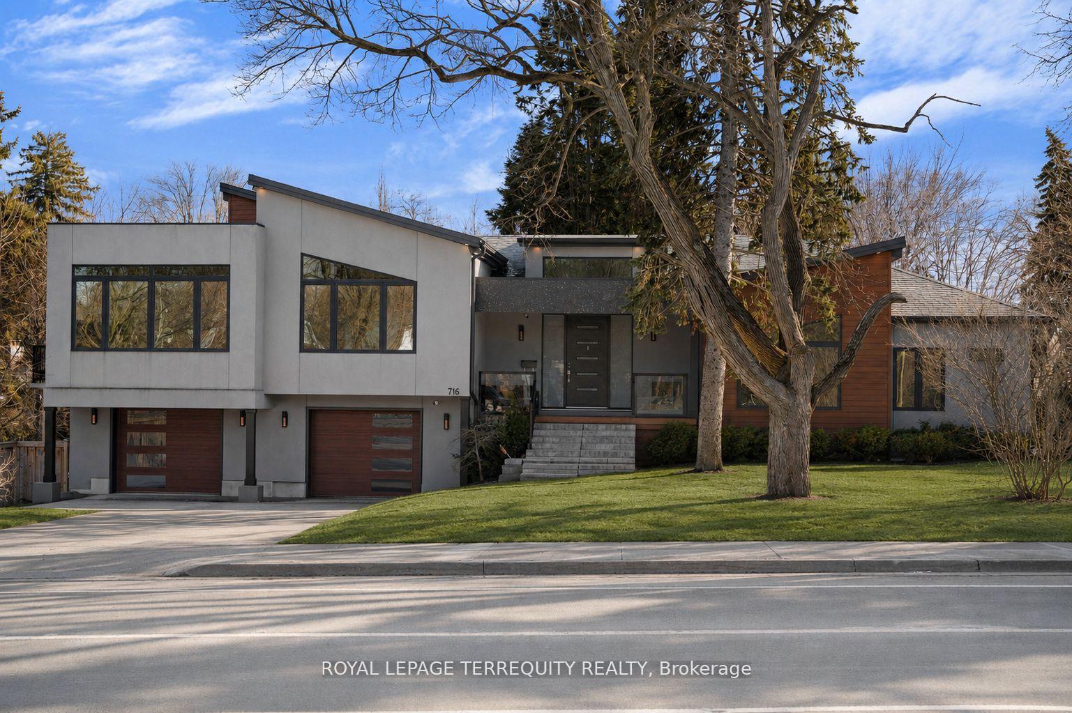 Front of 716 North Shore Boulevard E