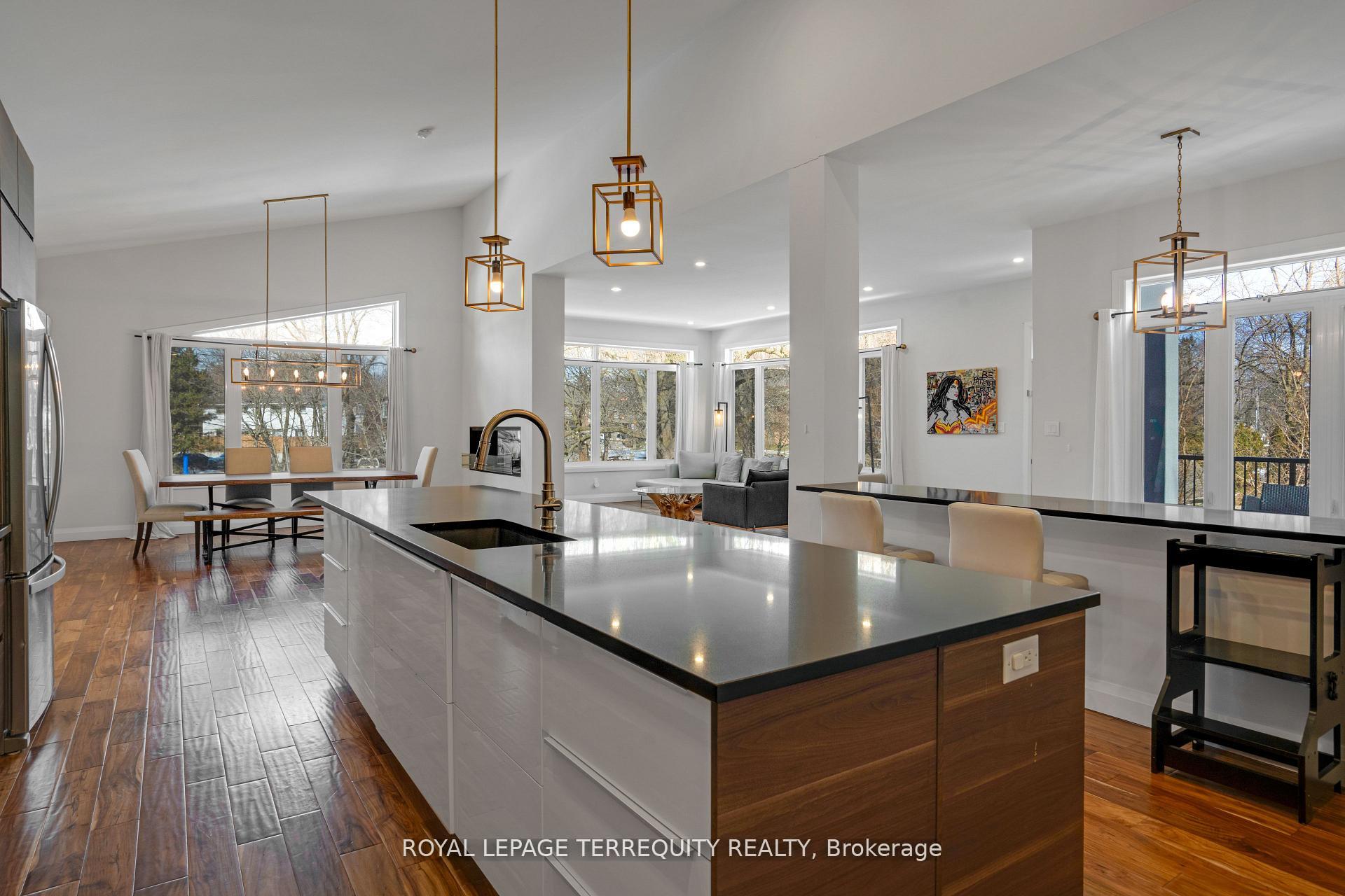Photo 5 of 716 North Shore Boulevard E, Burlington, LaSalle — HOMEH