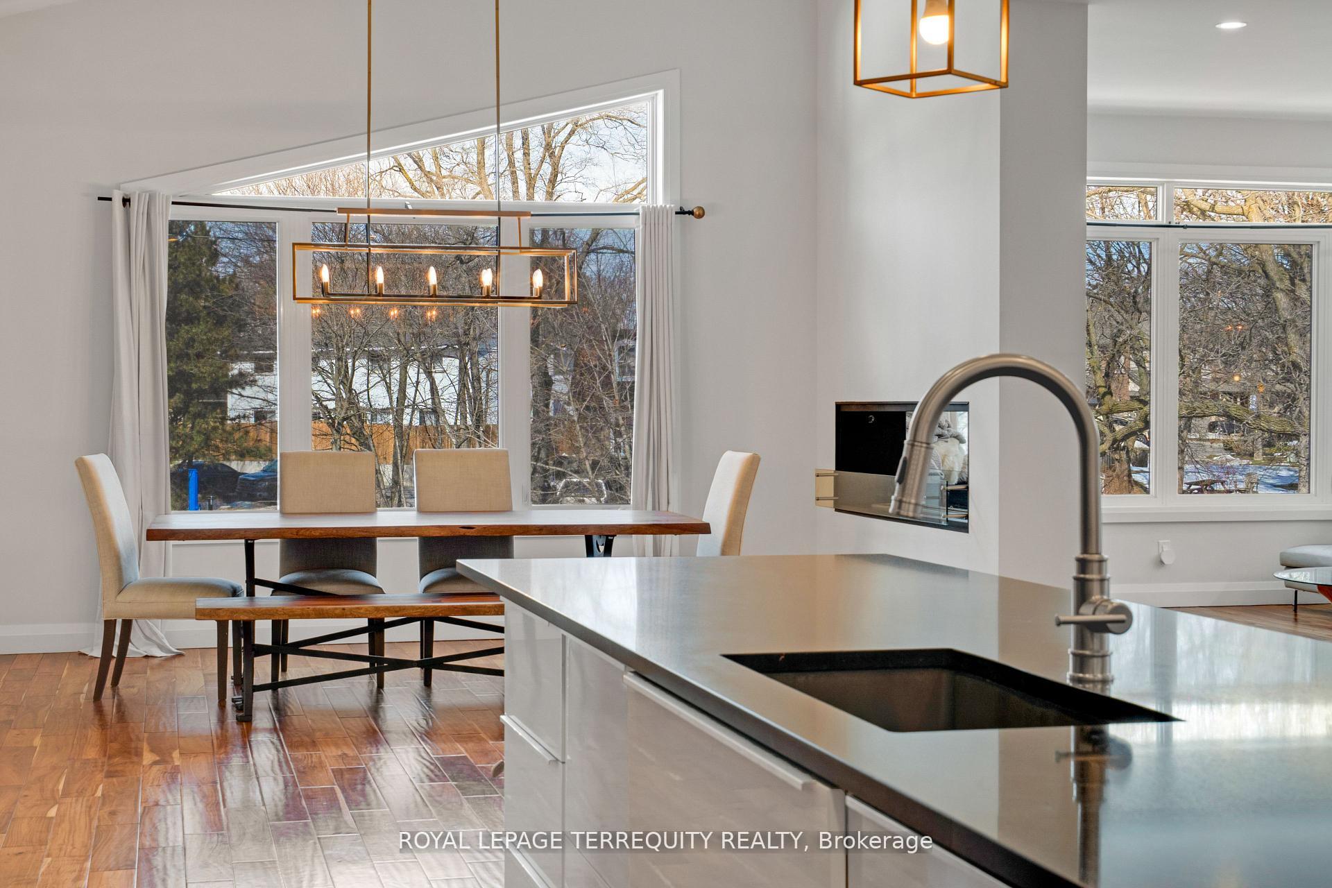 Photo 6 of 716 North Shore Boulevard E, Burlington, LaSalle — HOMEH