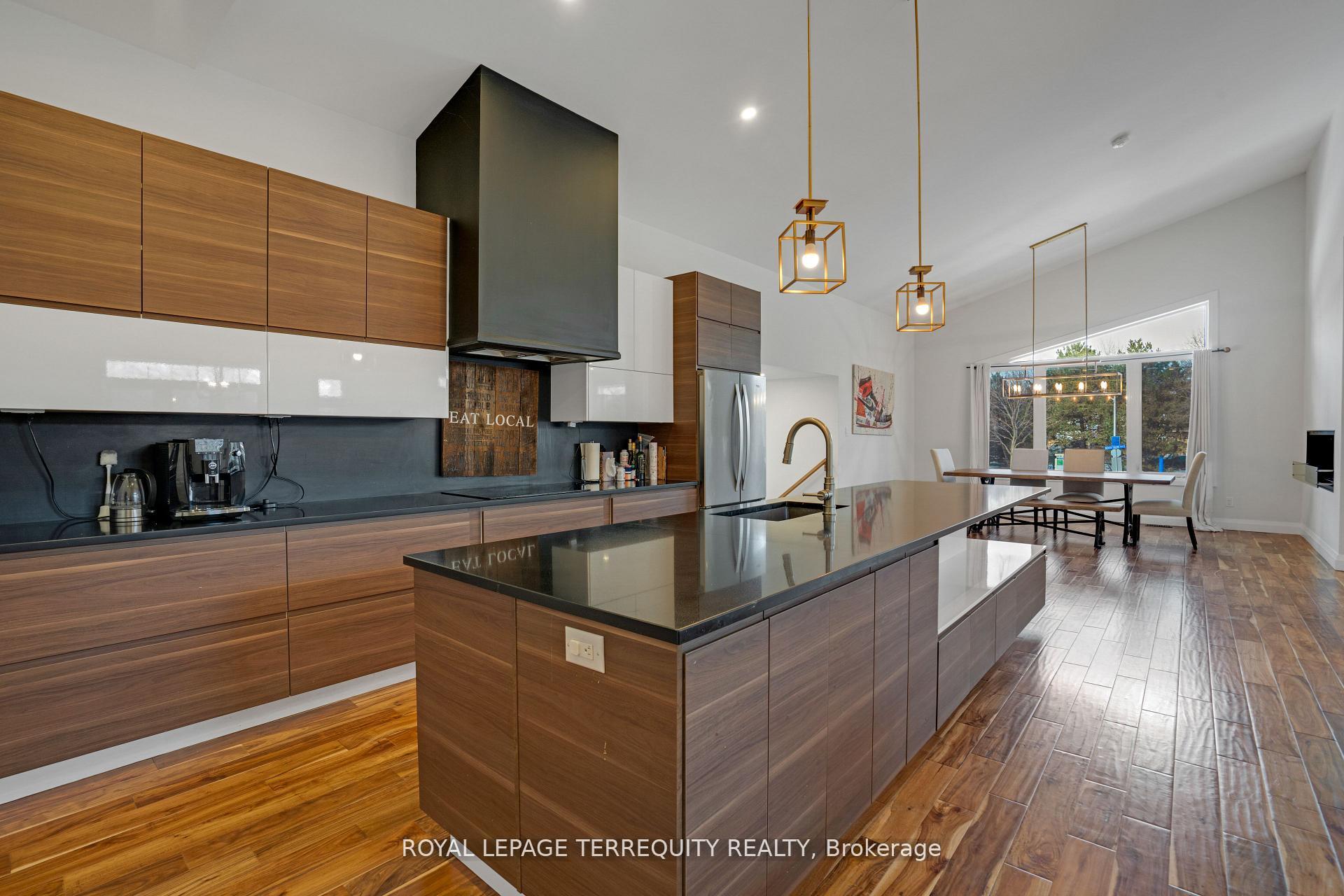 Photo 7 of 716 North Shore Boulevard E, Burlington, LaSalle — HOMEH