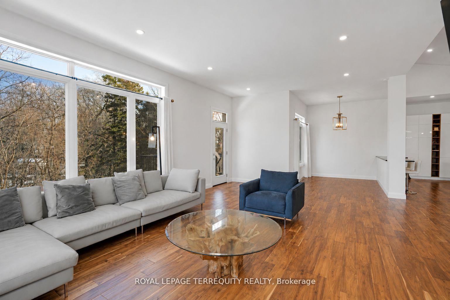 Photo 11 of 716 North Shore Boulevard E, Burlington, LaSalle — HOMEH