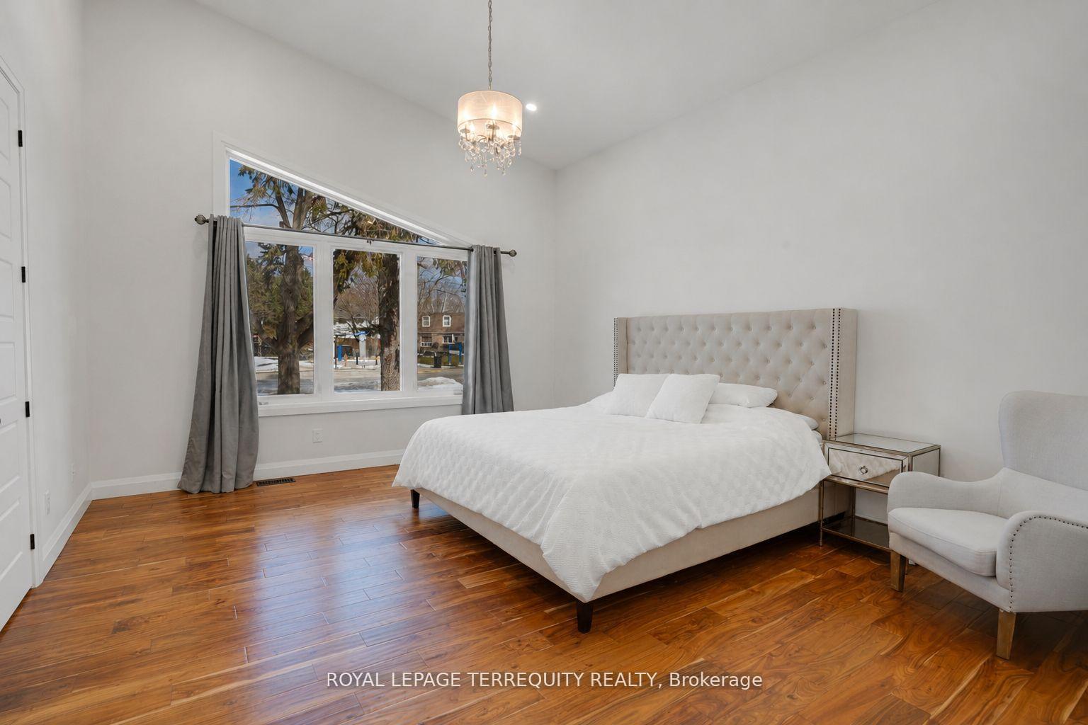 Photo 13 of 716 North Shore Boulevard E, Burlington, LaSalle — HOMEH
