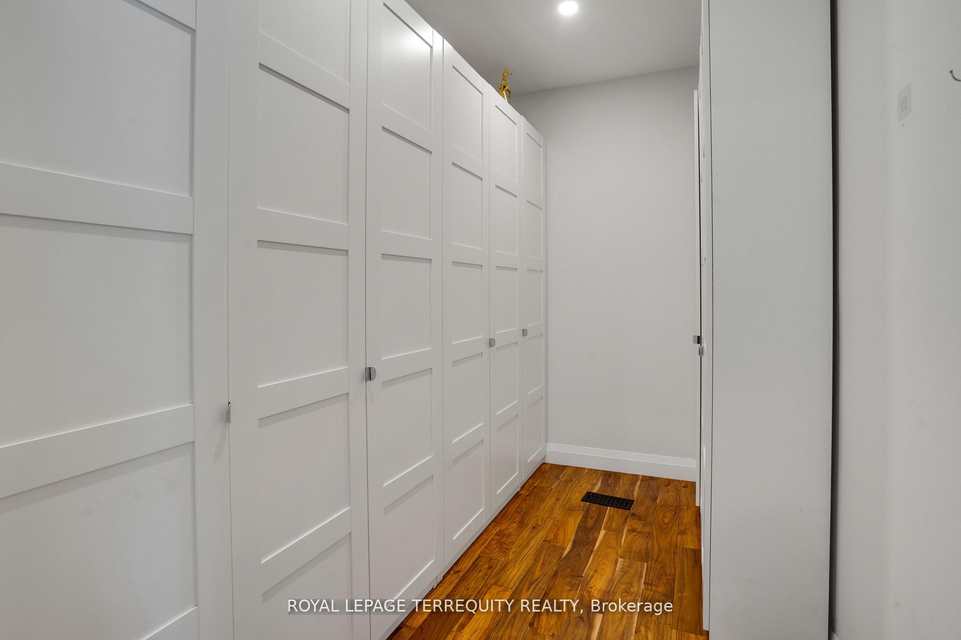 Photo 14 of 716 North Shore Boulevard E, Burlington, LaSalle — HOMEH