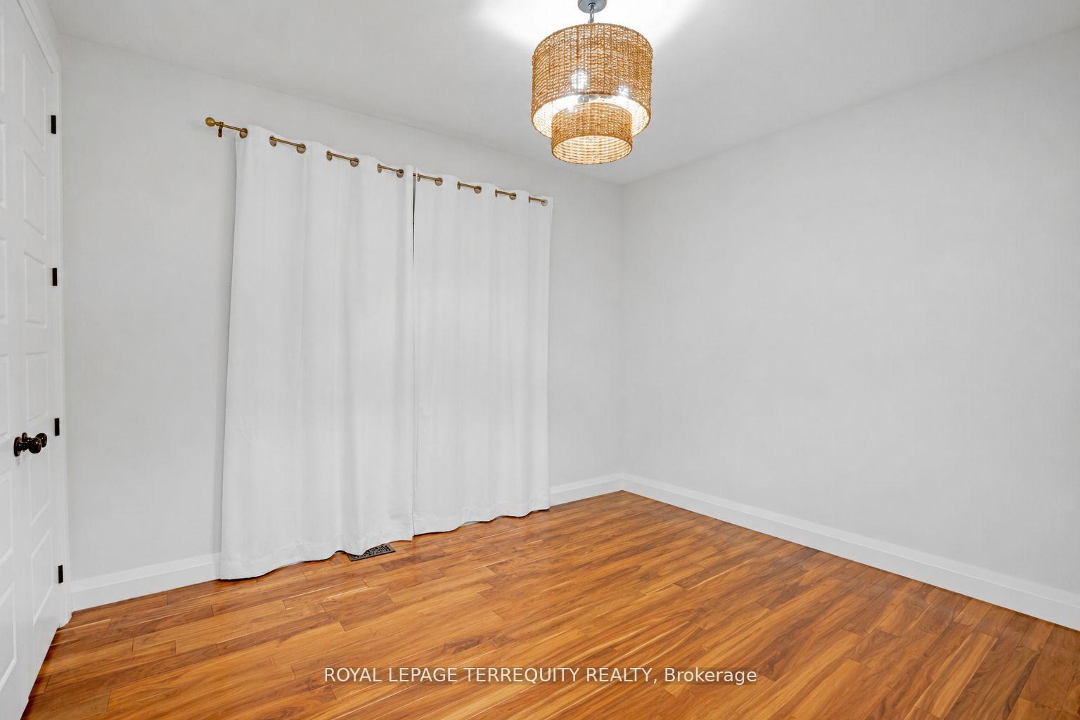 Photo 18 of 716 North Shore Boulevard E, Burlington, LaSalle — HOMEH
