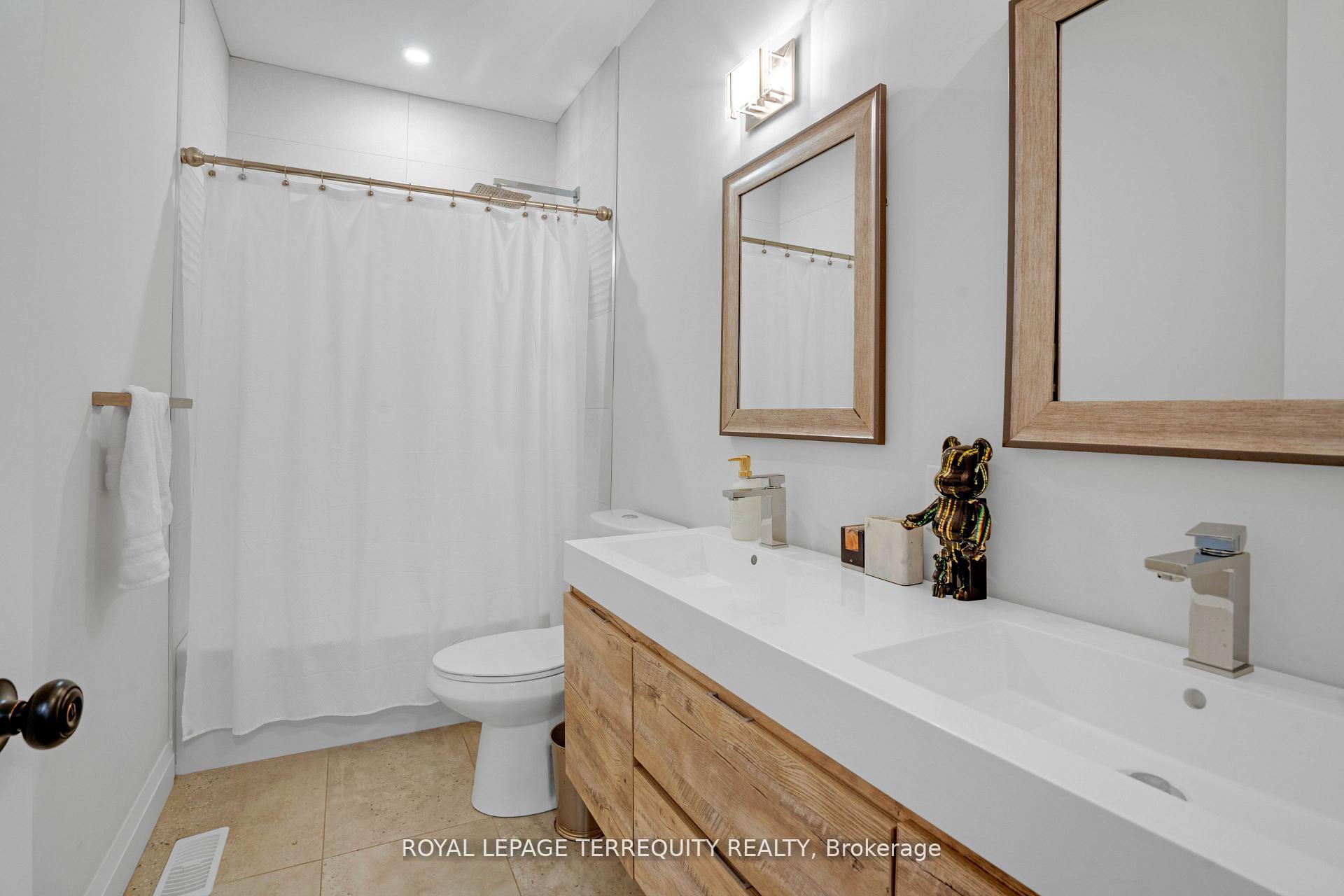 Photo 20 of 716 North Shore Boulevard E, Burlington, LaSalle — HOMEH