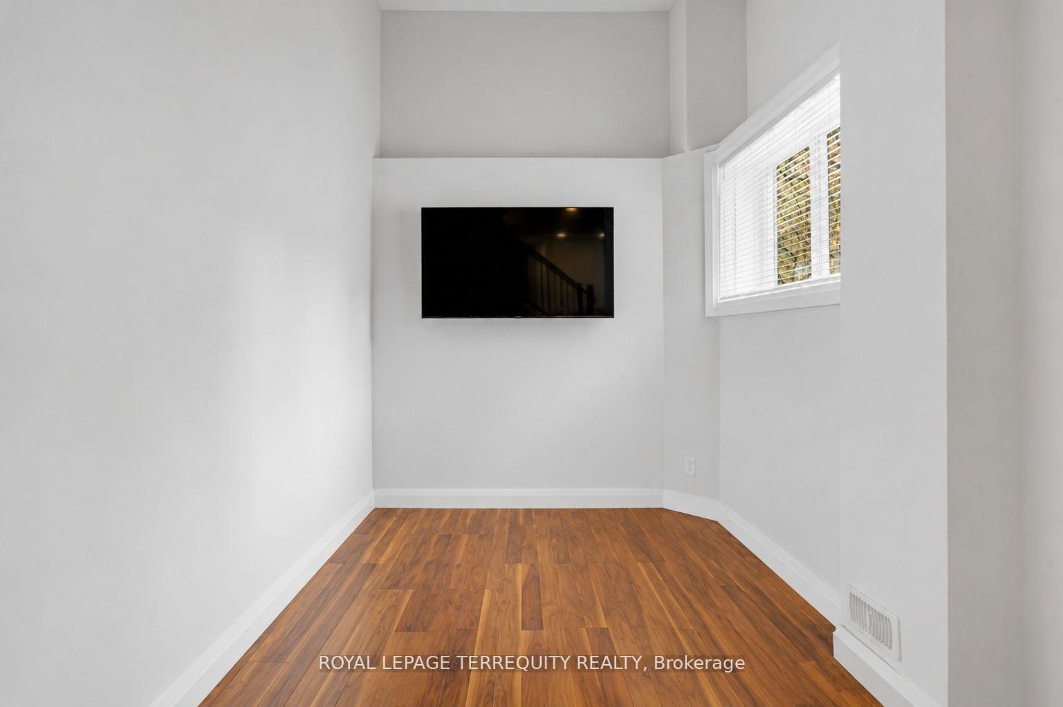 Photo 24 of 716 North Shore Boulevard E, Burlington, LaSalle — HOMEH