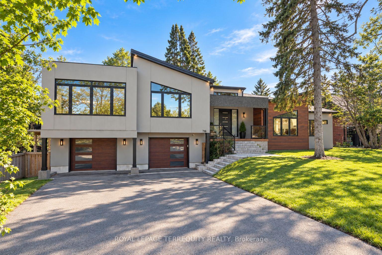 Photo 2 of 716 North Shore Boulevard E, Burlington, LaSalle — HOMEH