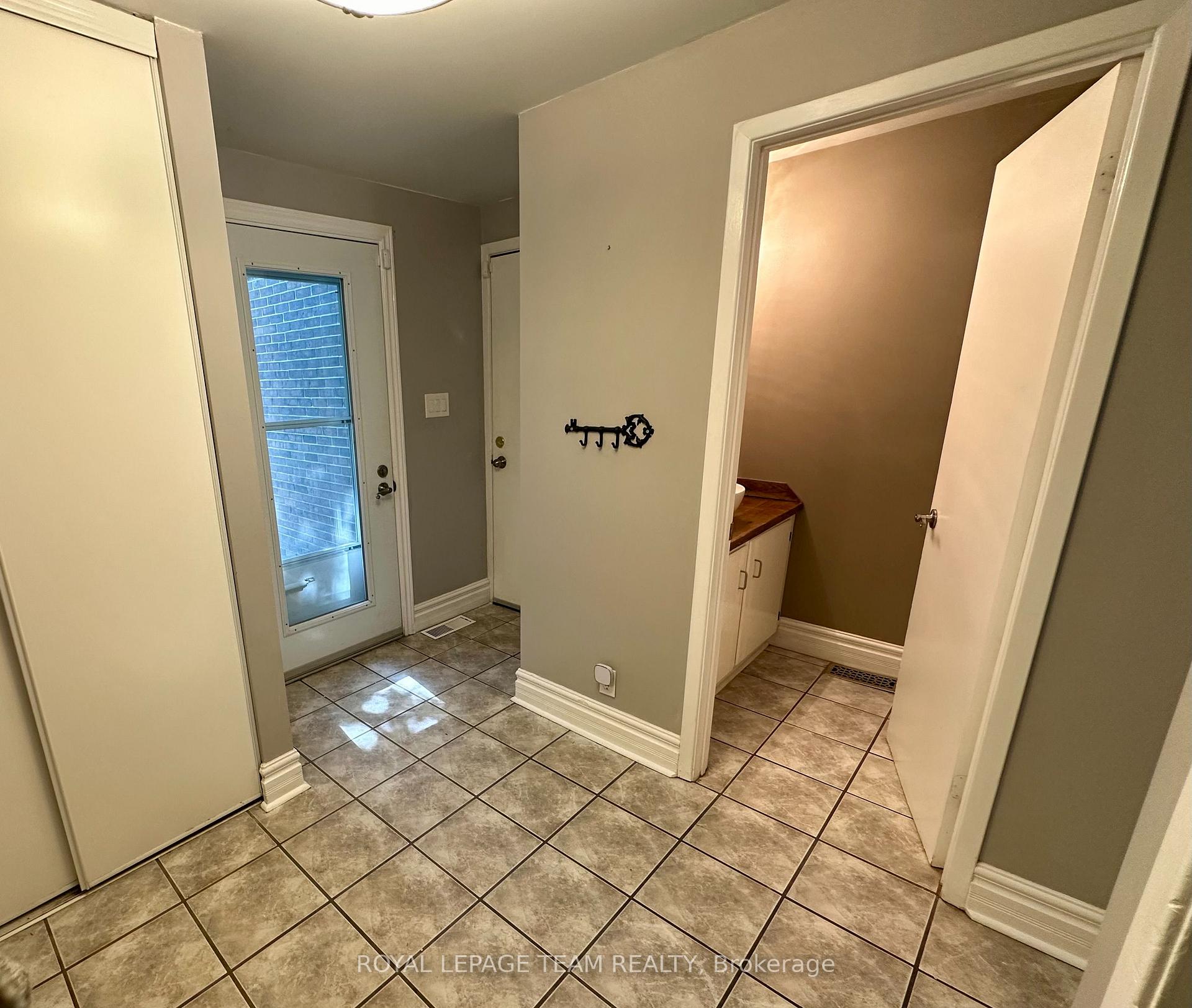 Photo 3 of 87 Glen Park Drive, Ottawa, Blackburn Hamlet (South) — HOMEH