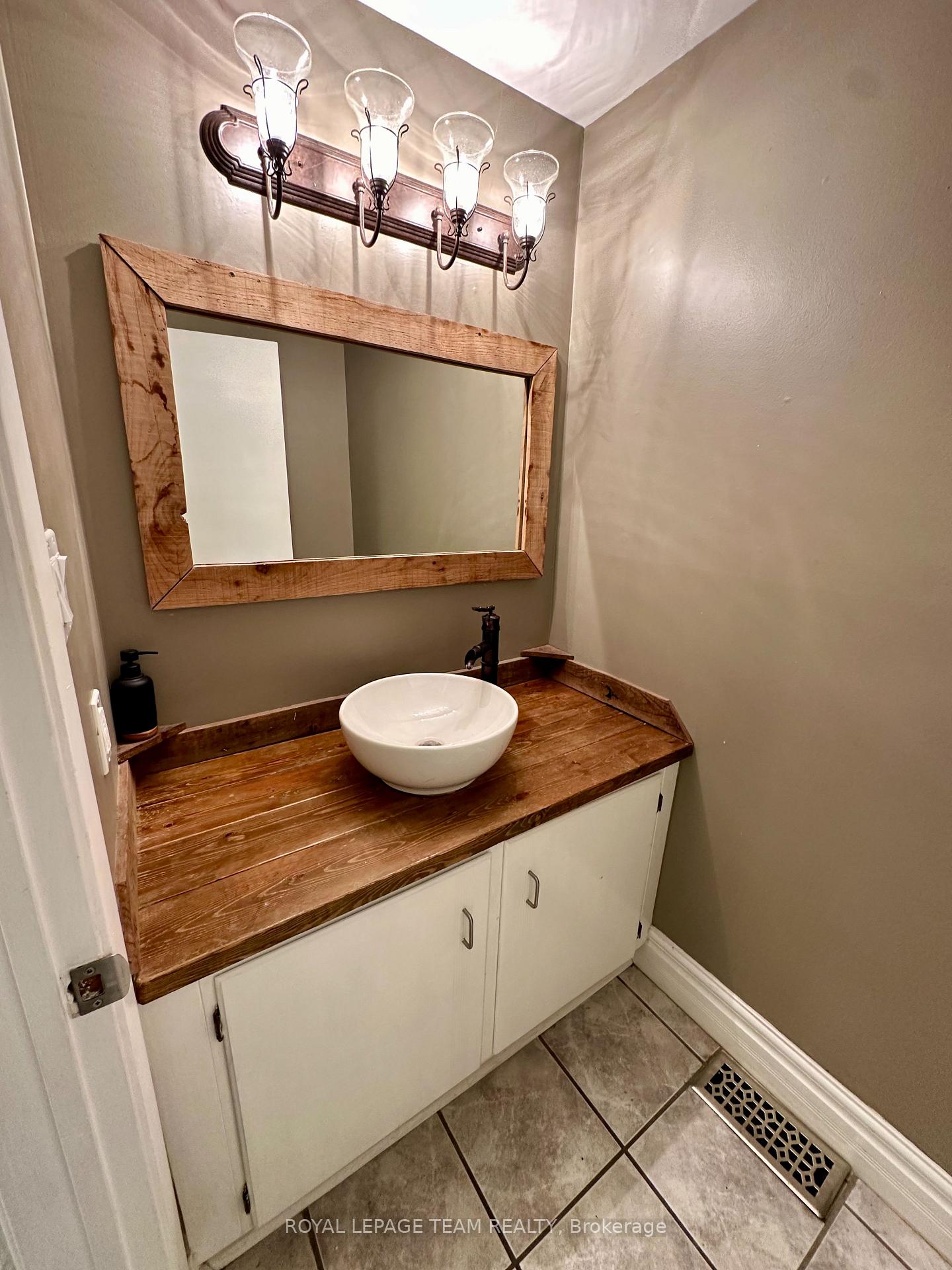Photo 4 of 87 Glen Park Drive, Ottawa, Blackburn Hamlet (South) — HOMEH