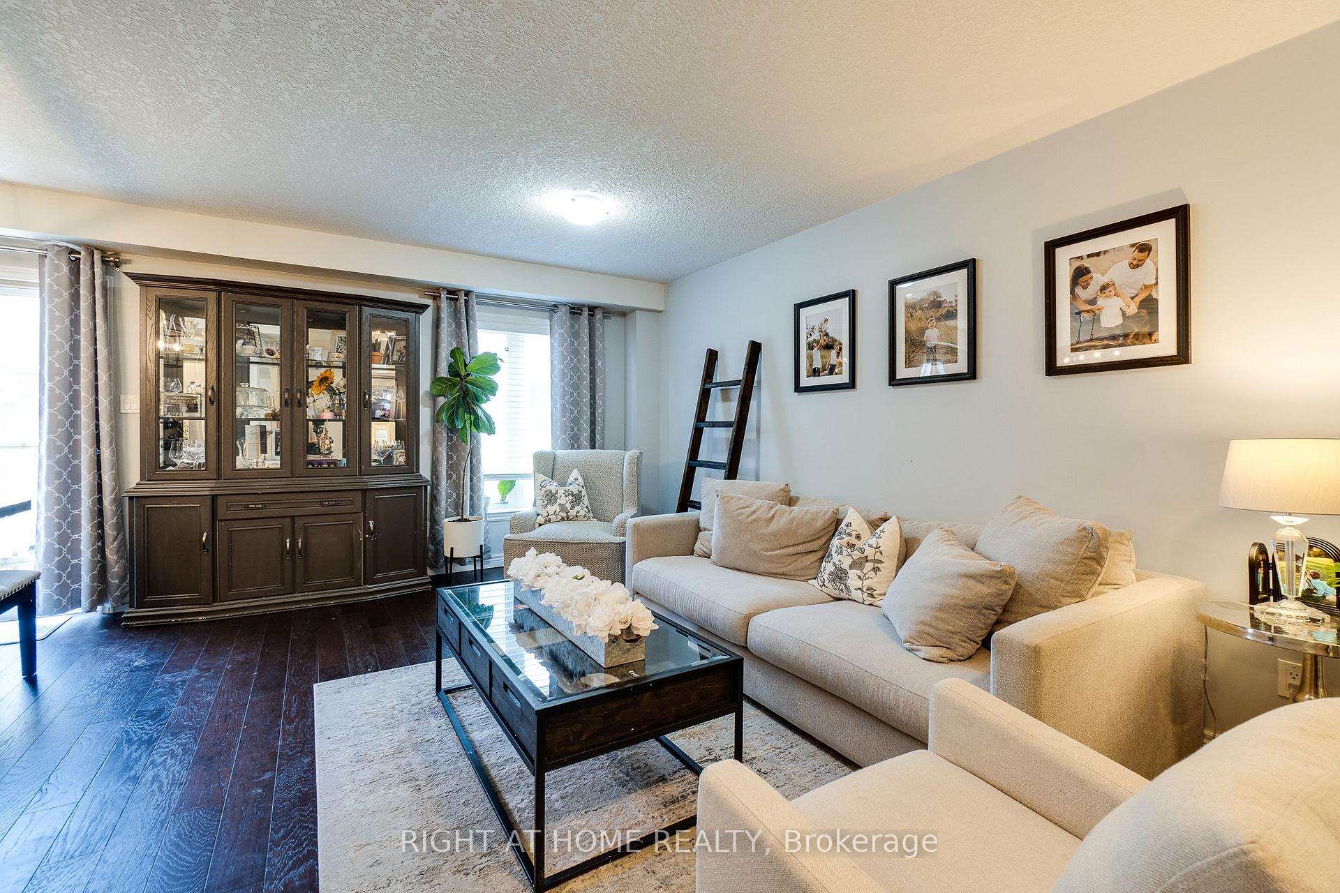 Photo 3 of Unit 12, 70 Highgate Drive, Hamilton, Stoney Creek Mountain — HOMEH