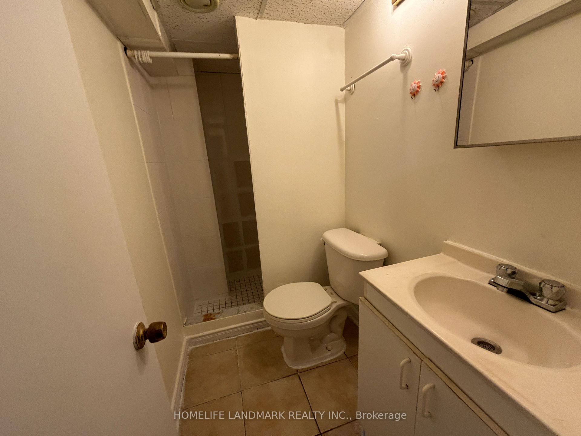 Photo 5 of 141 Apache Trail, North York, Pleasant View — HOMEH