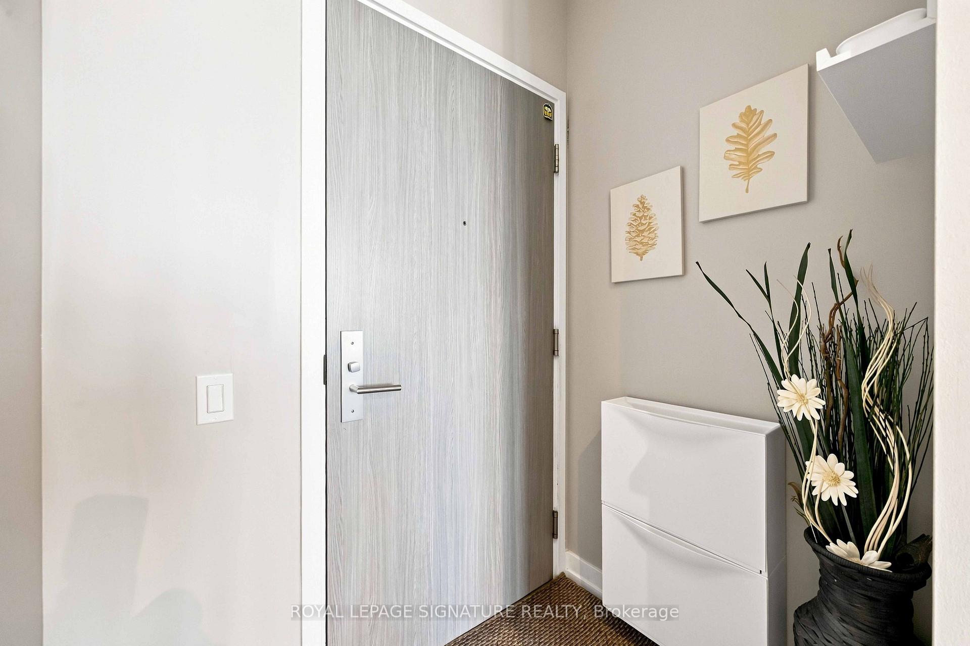 Photo 3 of Unit 4305, 161 Roehampton Avenue, Toronto, Mount Pleasant West — HOMEH