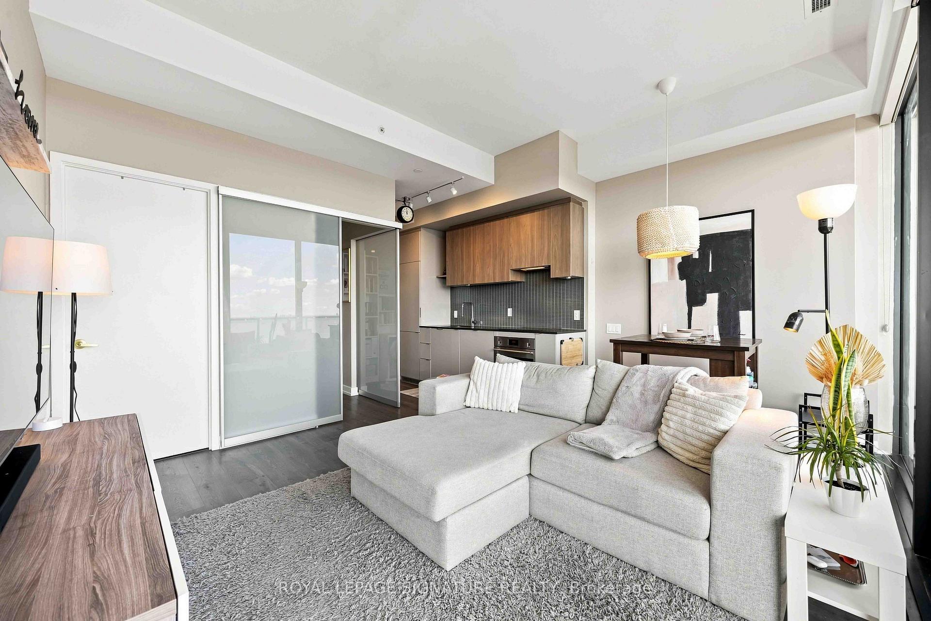 Photo 7 of Unit 4305, 161 Roehampton Avenue, Toronto, Mount Pleasant West — HOMEH
