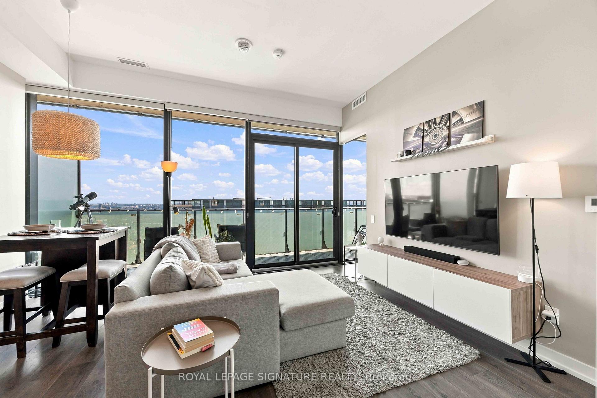 Photo 11 of Unit 4305, 161 Roehampton Avenue, Toronto, Mount Pleasant West — HOMEH