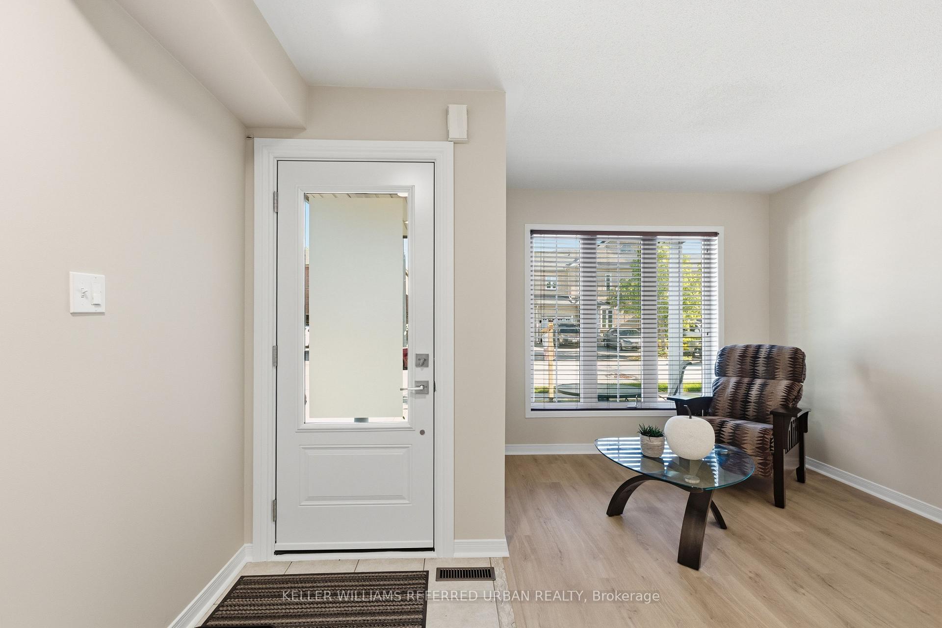 Photo 5 of 129 Dolce Crescent, Vaughan, Vellore Village — HOMEH